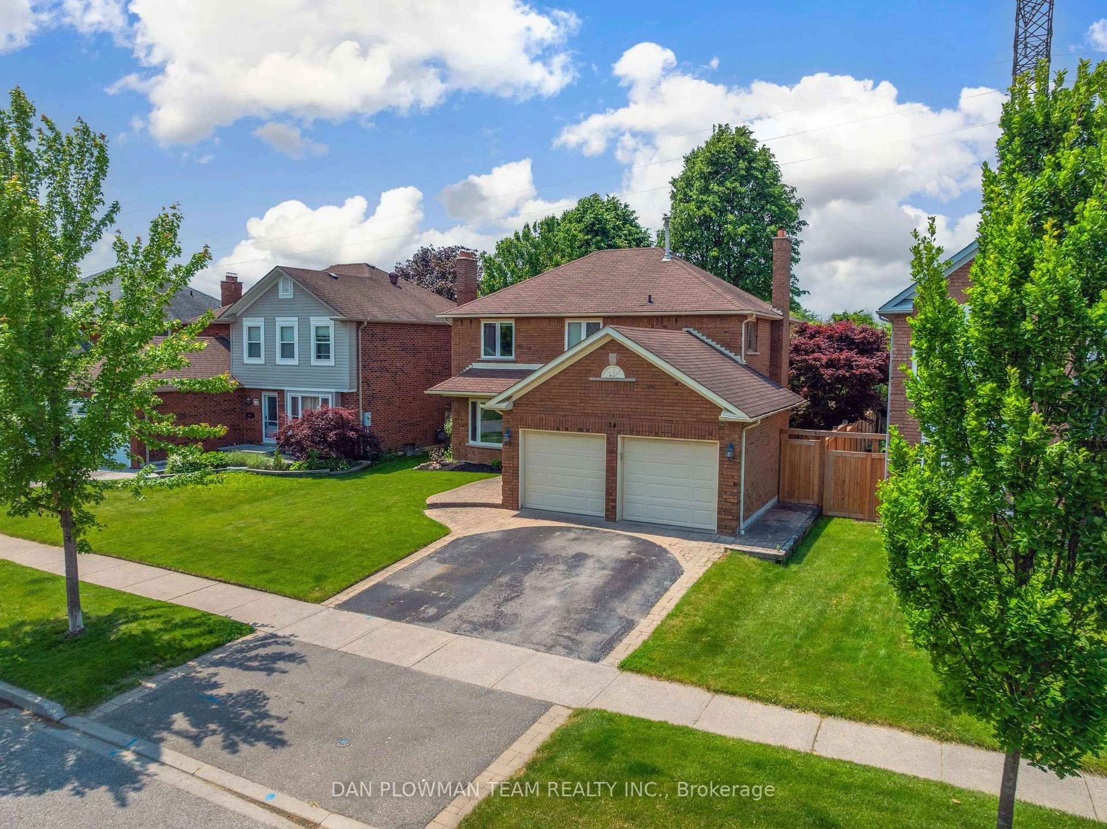 A pic from outside/outdoor area/front of a property/back of a property/a pic from drone, street for 14 Erickson Dr, Whitby Ontario L1N 8S8