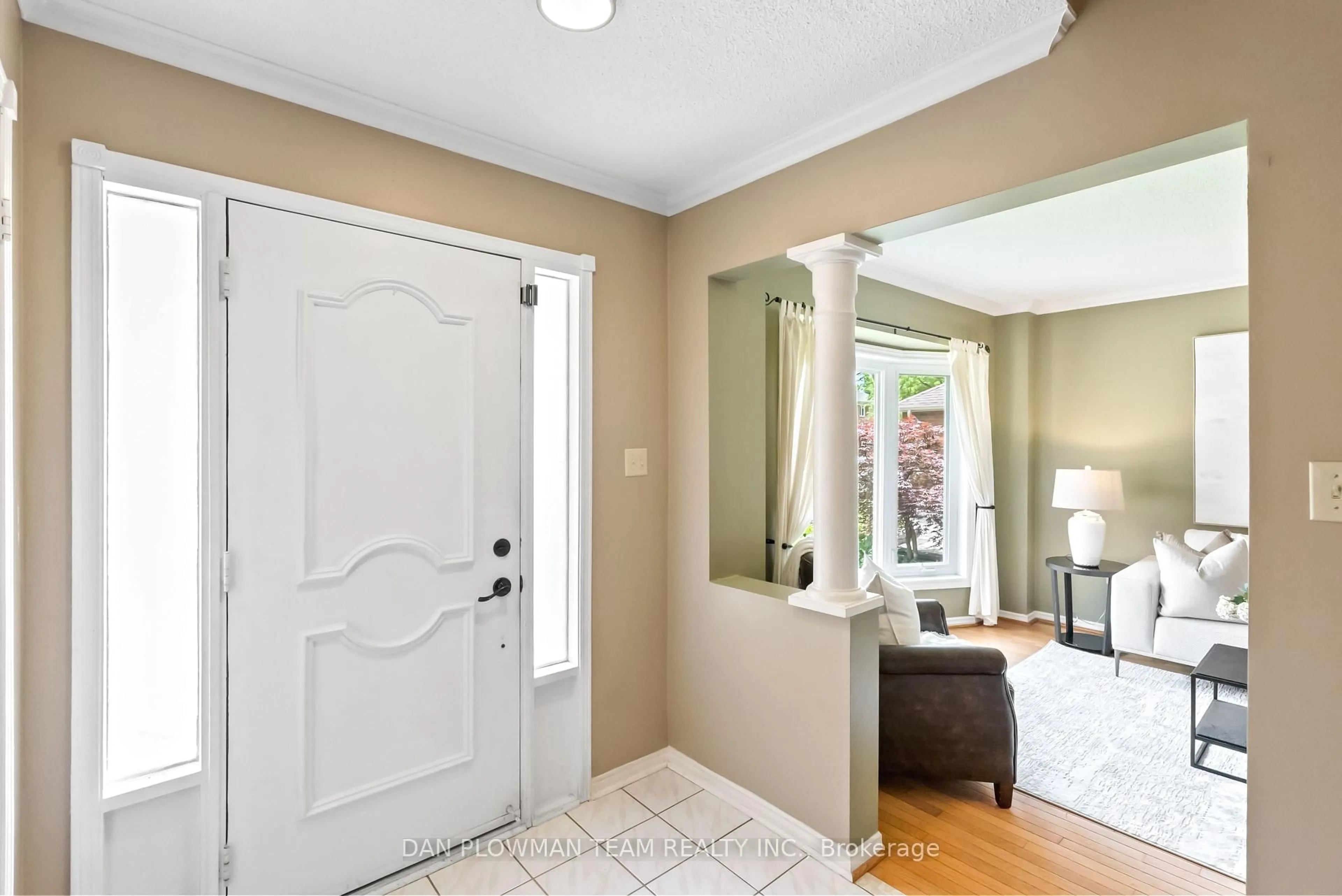 Indoor entryway for 14 Erickson Dr, Whitby Ontario L1N 8S8