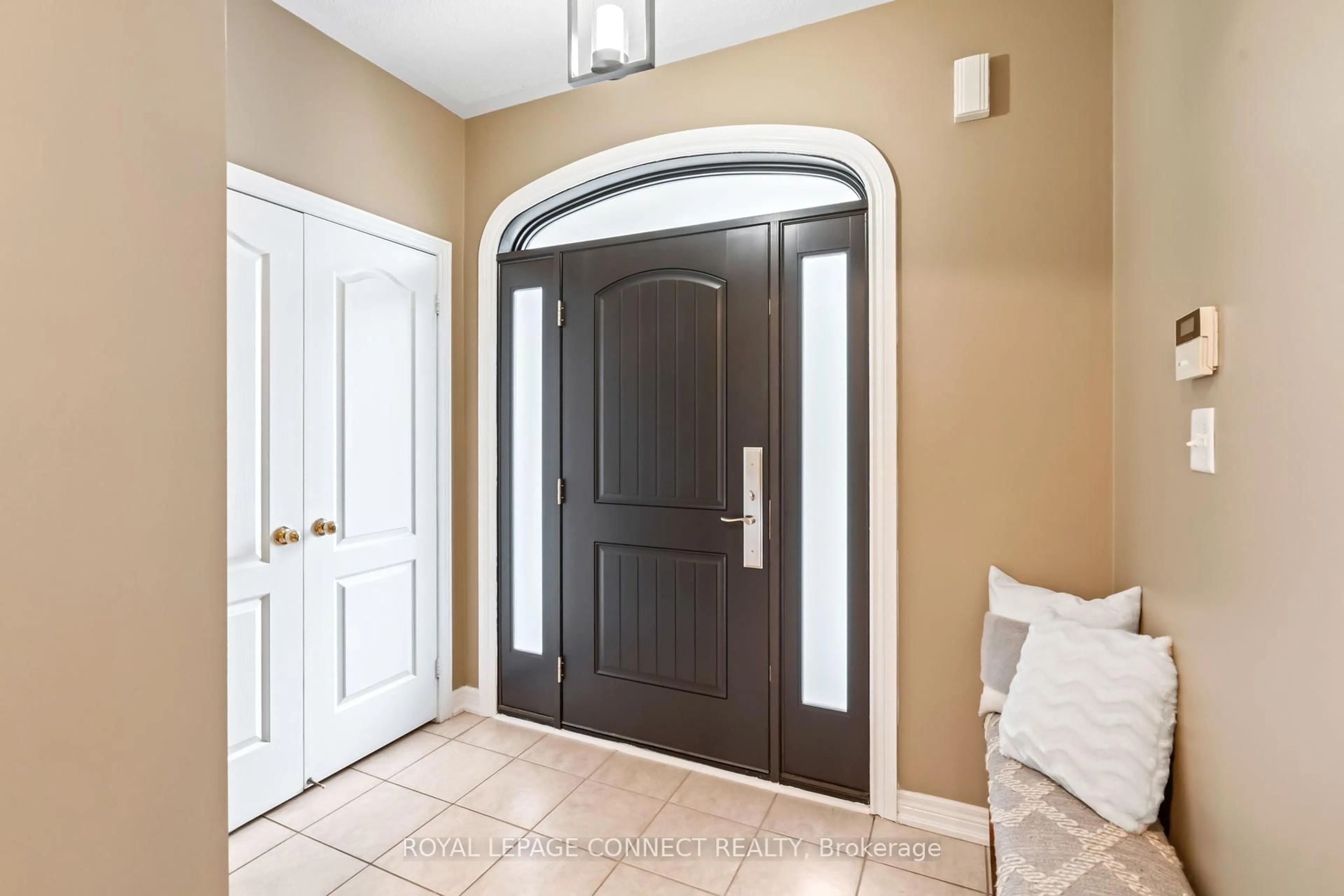 Indoor entryway for 11 St Philip Crt, Whitby Ontario L1P 0A5