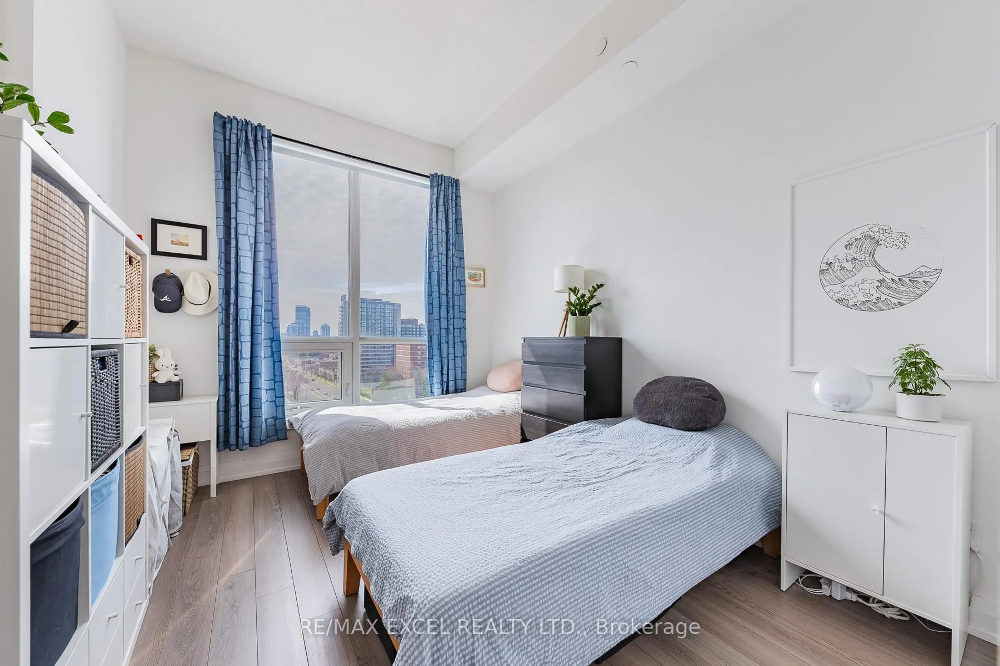 Bedroom with bed, wood/laminate floor for 3121 Sheppard Avenue #907, Toronto Ontario M1T 0B6