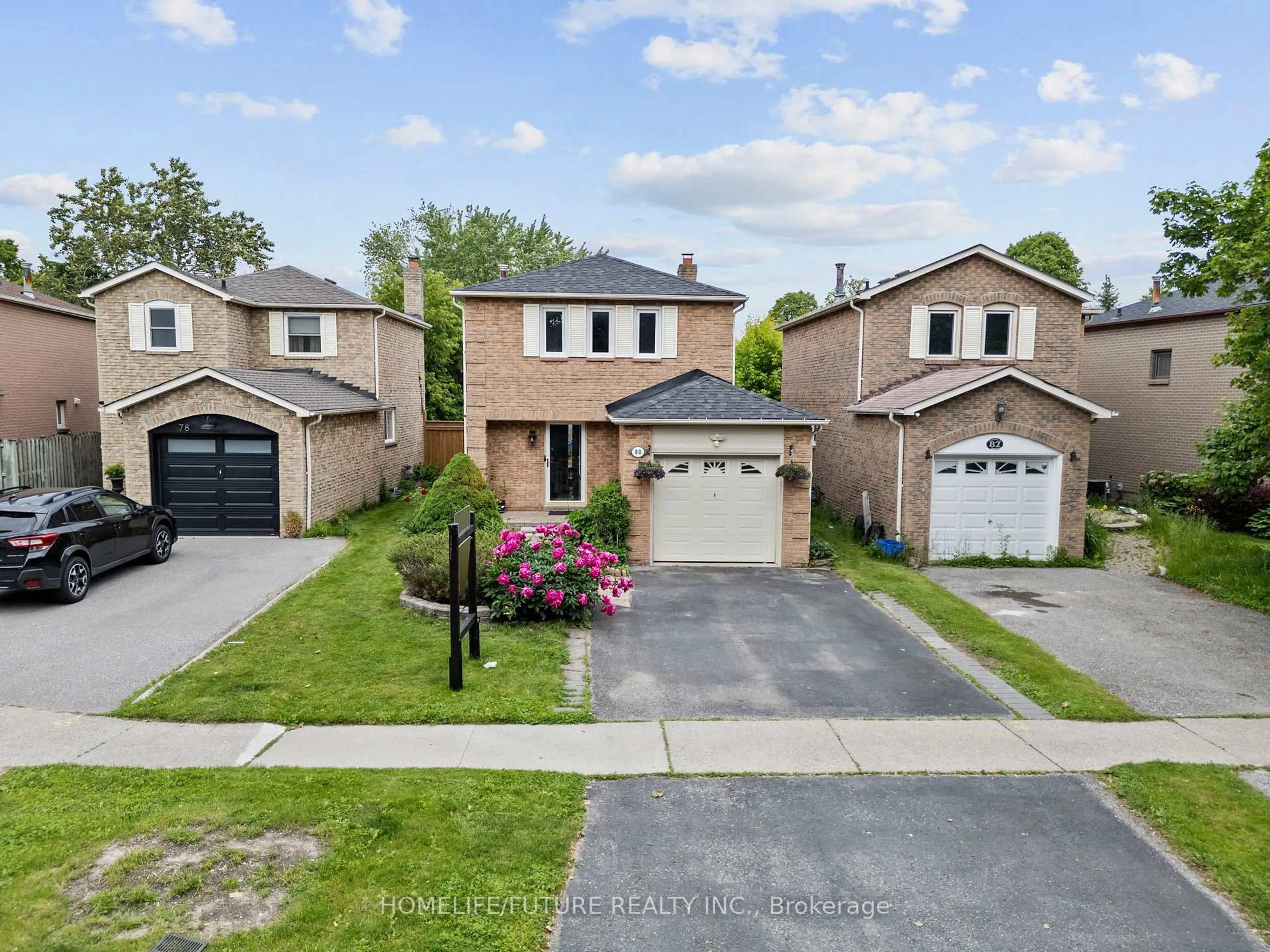 A pic from outside/outdoor area/front of a property/back of a property/a pic from drone, street for 80 Chatfield Dr, Ajax Ontario L1T 2J9
