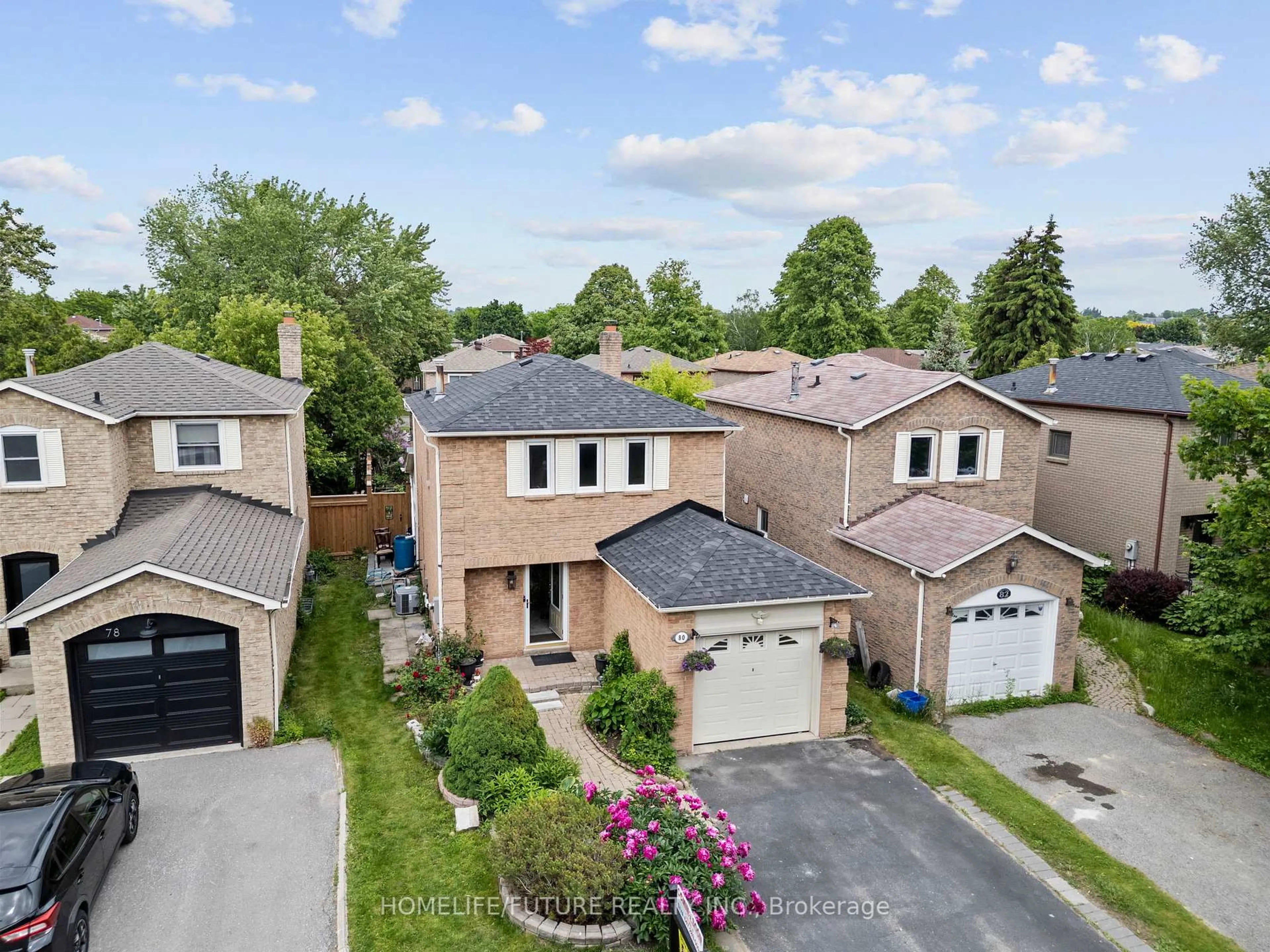 A pic from outside/outdoor area/front of a property/back of a property/a pic from drone, street for 80 Chatfield Dr, Ajax Ontario L1T 2J9