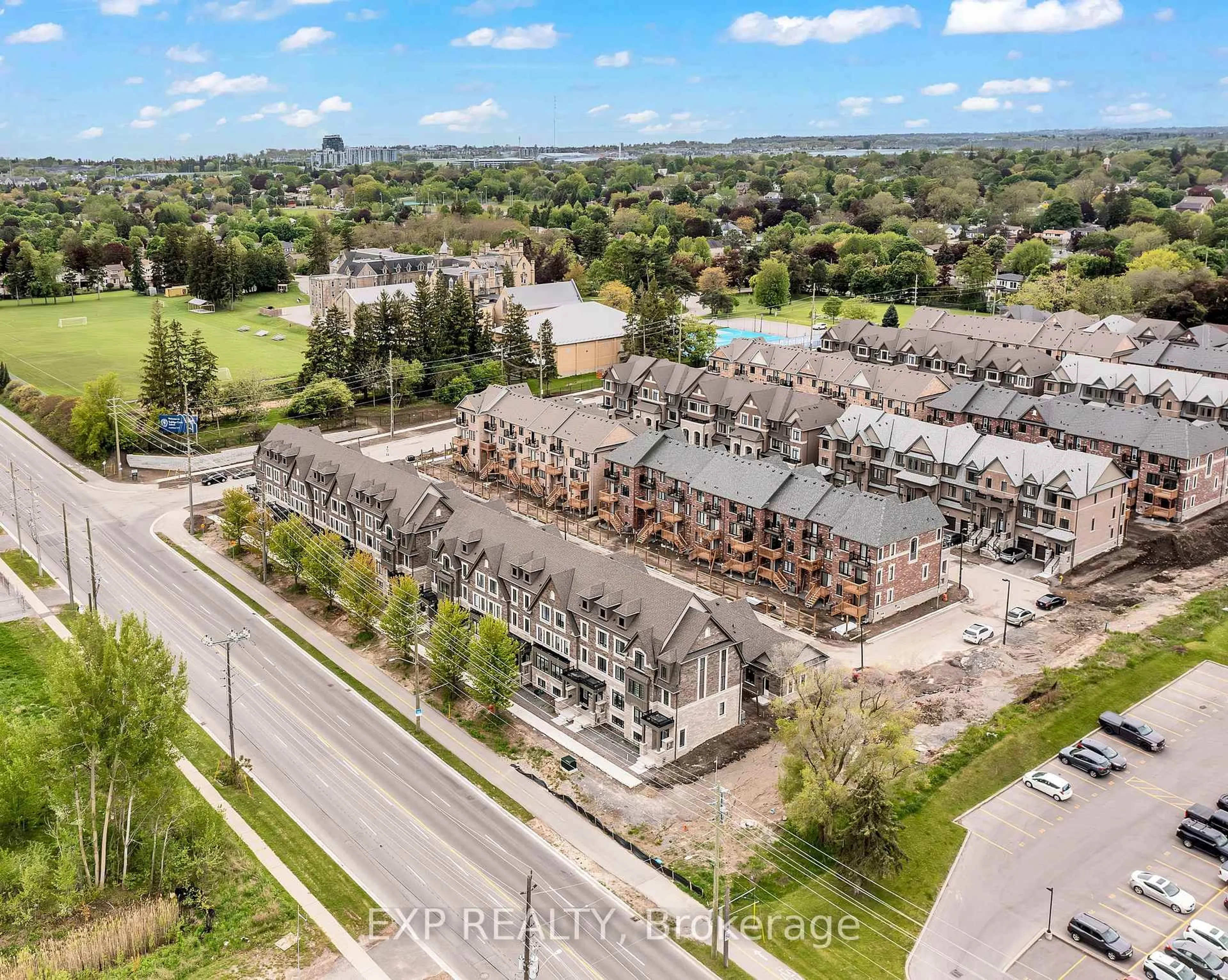 A pic from outside/outdoor area/front of a property/back of a property/a pic from drone, street for 7 Selfridge Way, Whitby Ontario L1N 0N9