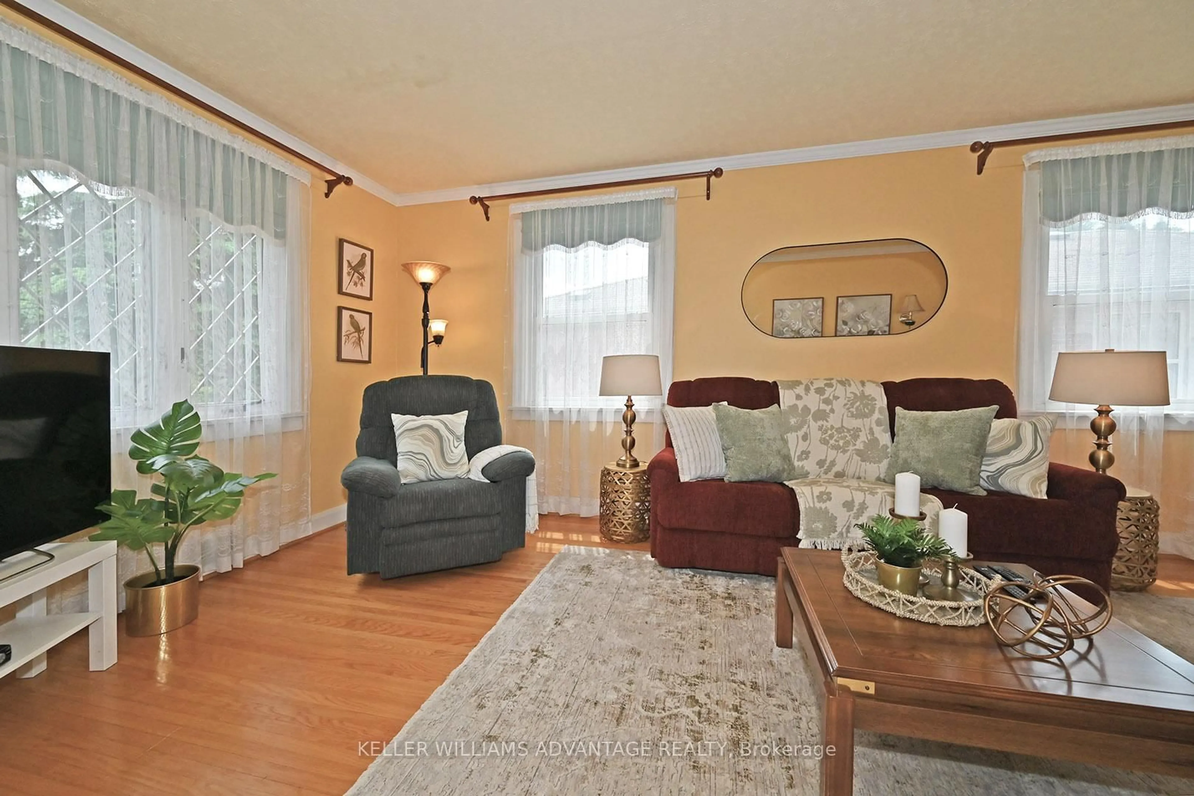 Living room with furniture, wood/laminate floor for 28 Flerimac Rd, Toronto Ontario M1E 4A9
