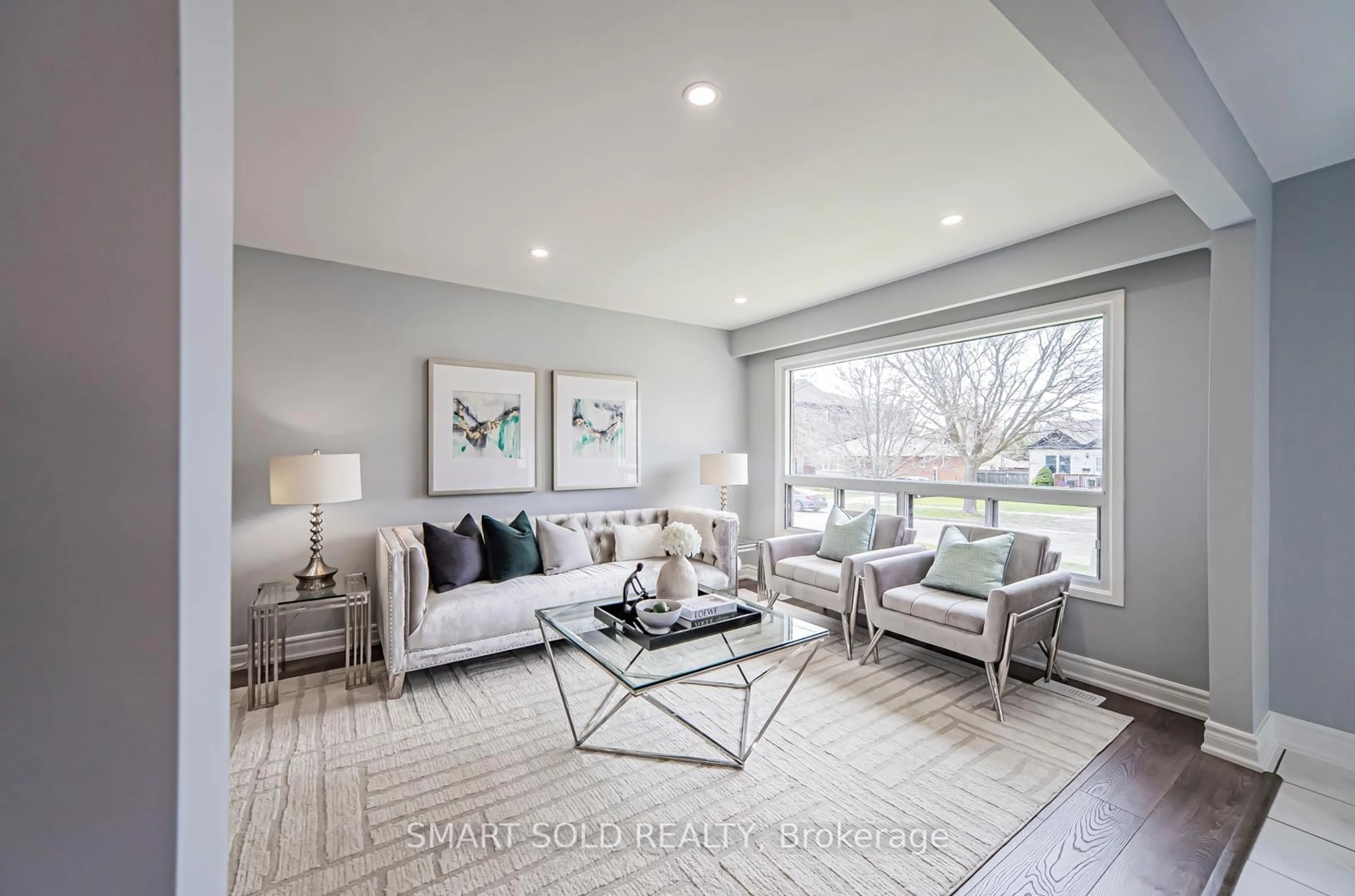 Living room with furniture, unknown for 81 Cromwell Ave, Oshawa Ontario L1J 4T5