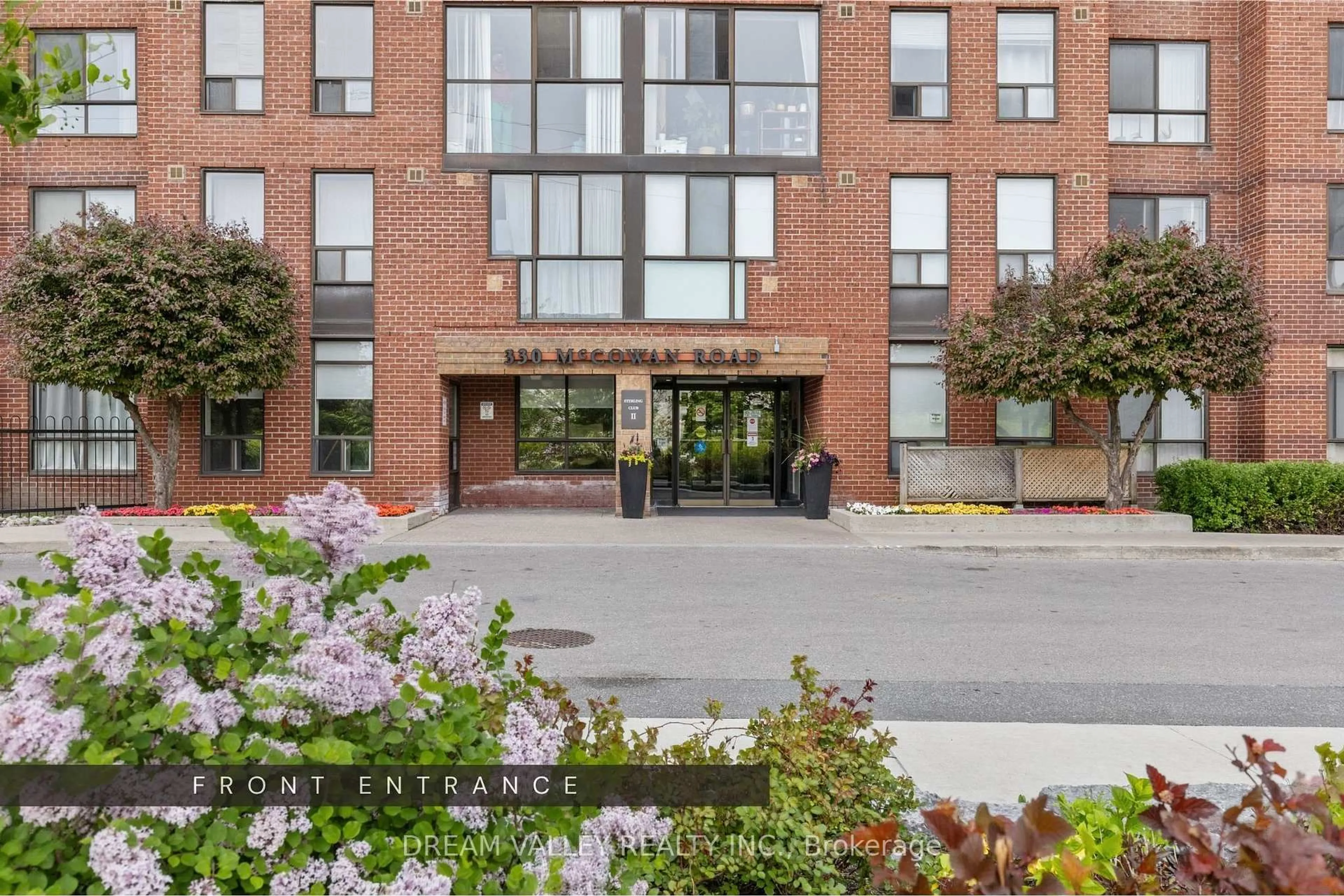 Indoor foyer for 330 Mccowan Rd #1213, Toronto Ontario M1J 3N3