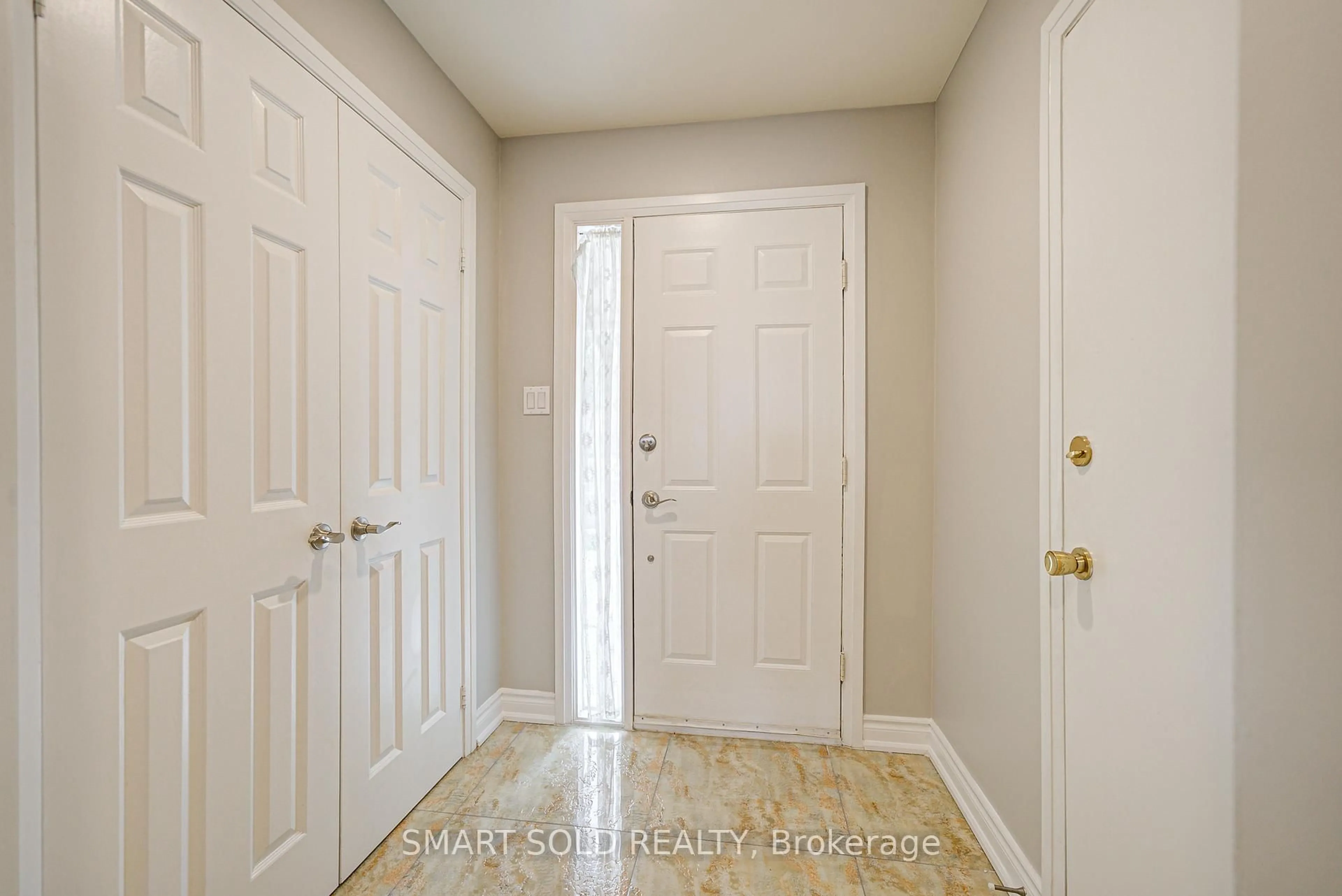 Indoor entryway for 79 Radwell Cres, Toronto Ontario M1V 2J4