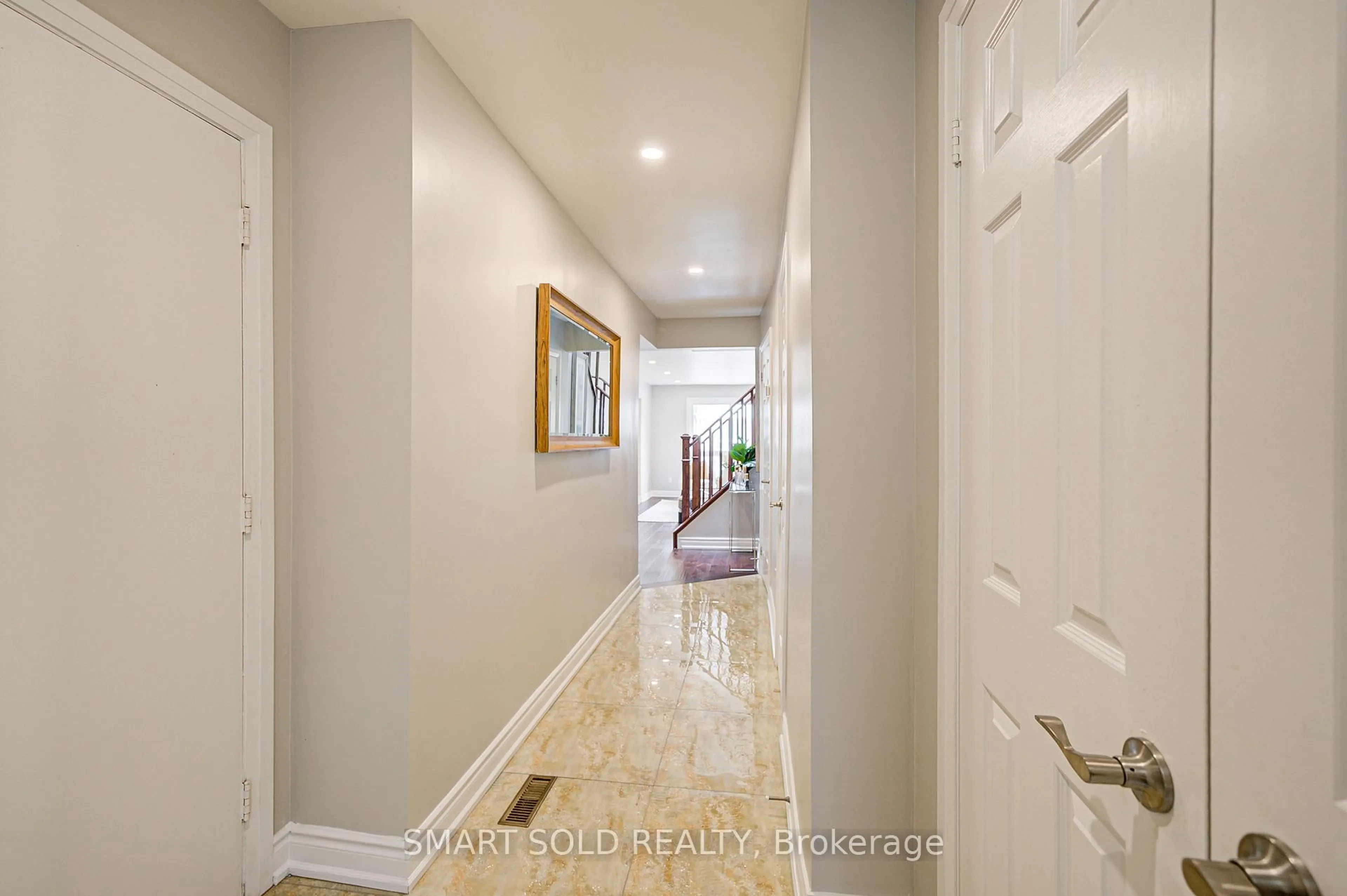Indoor entryway for 79 Radwell Cres, Toronto Ontario M1V 2J4