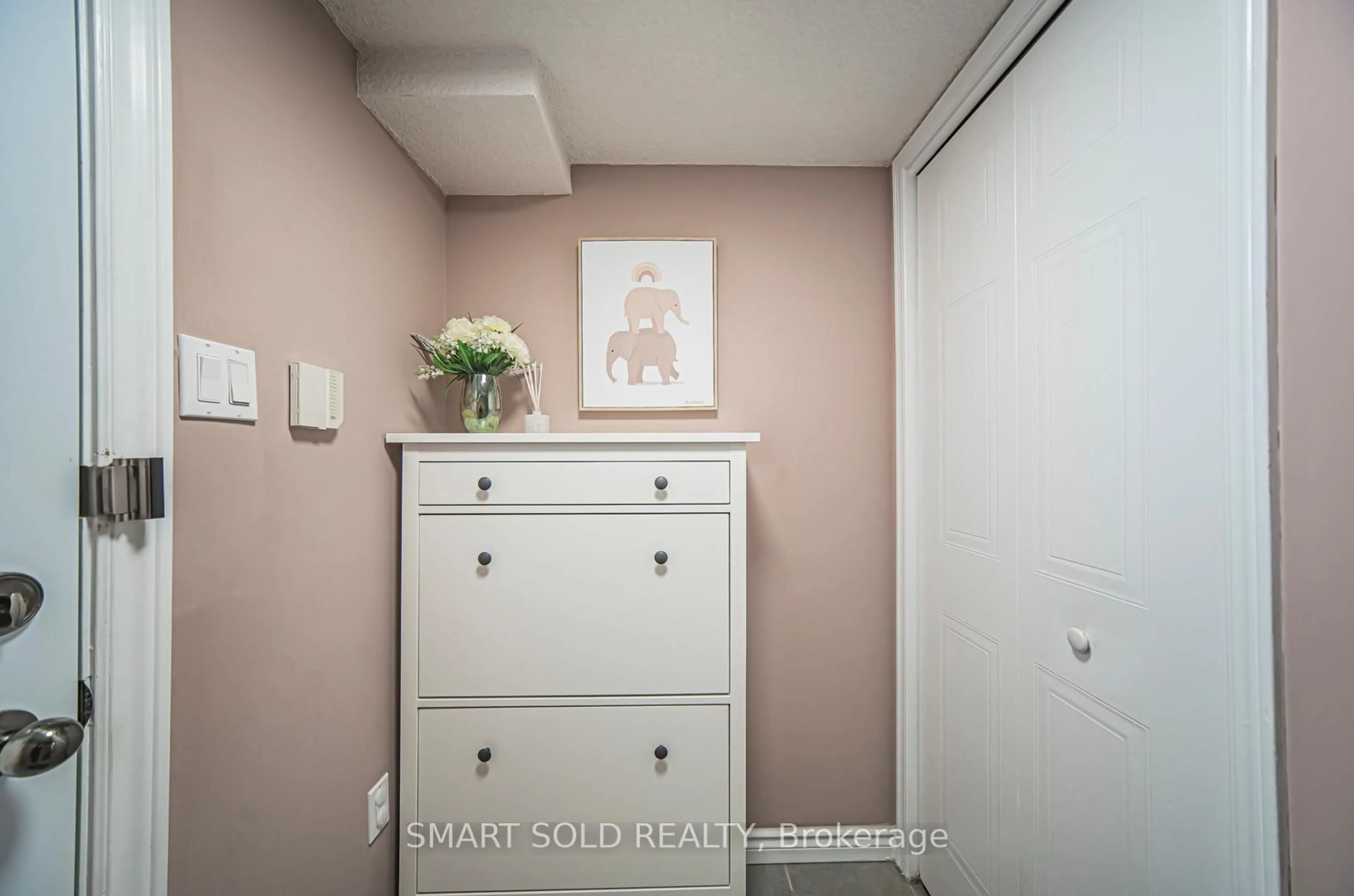 A pic of a room for 3500 Brimley Rd #10, Toronto Ontario M1V 5K6