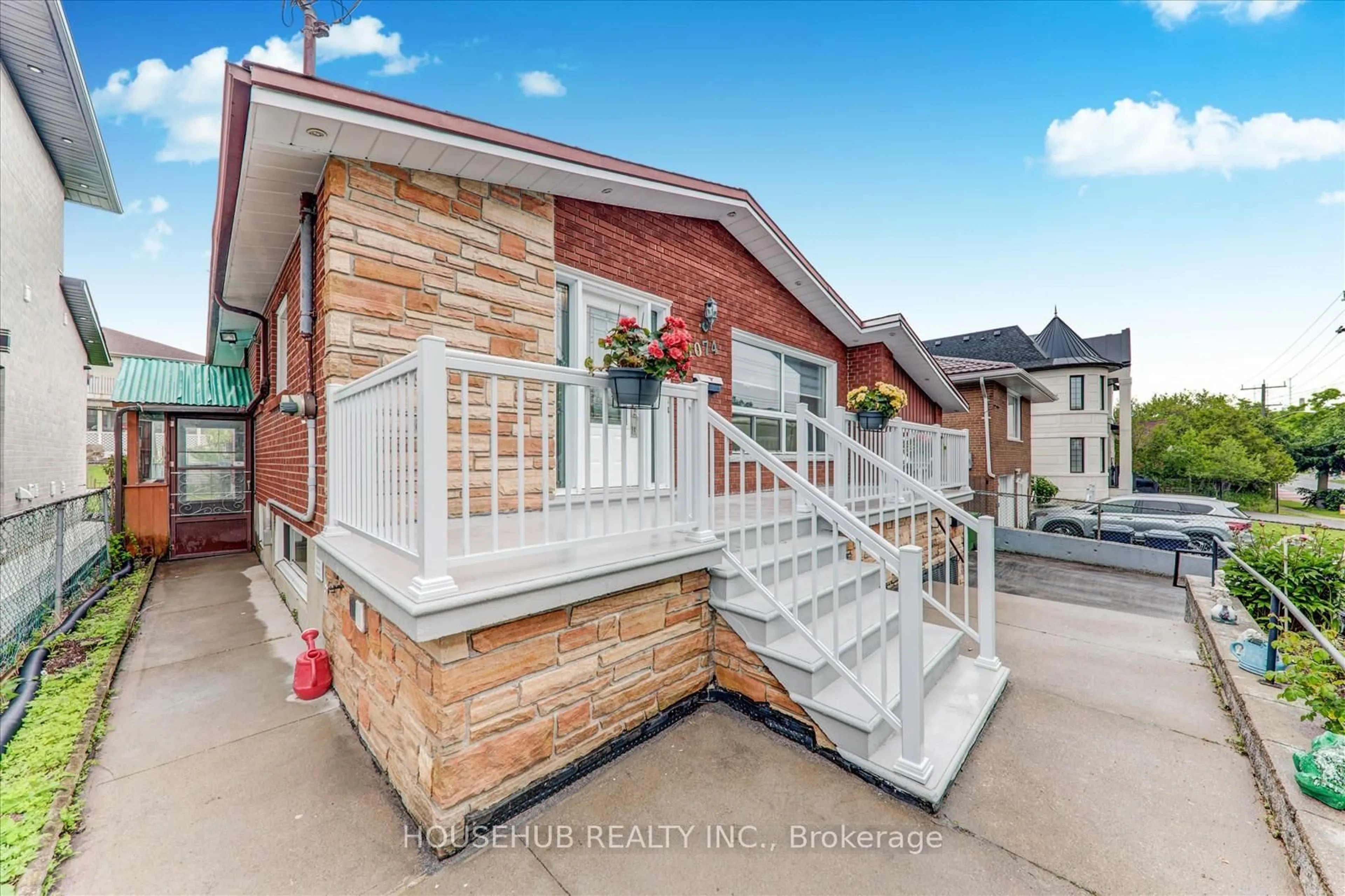 Home with brick exterior material, unknown for 1074 Midland Ave, Toronto Ontario M1K 4G9