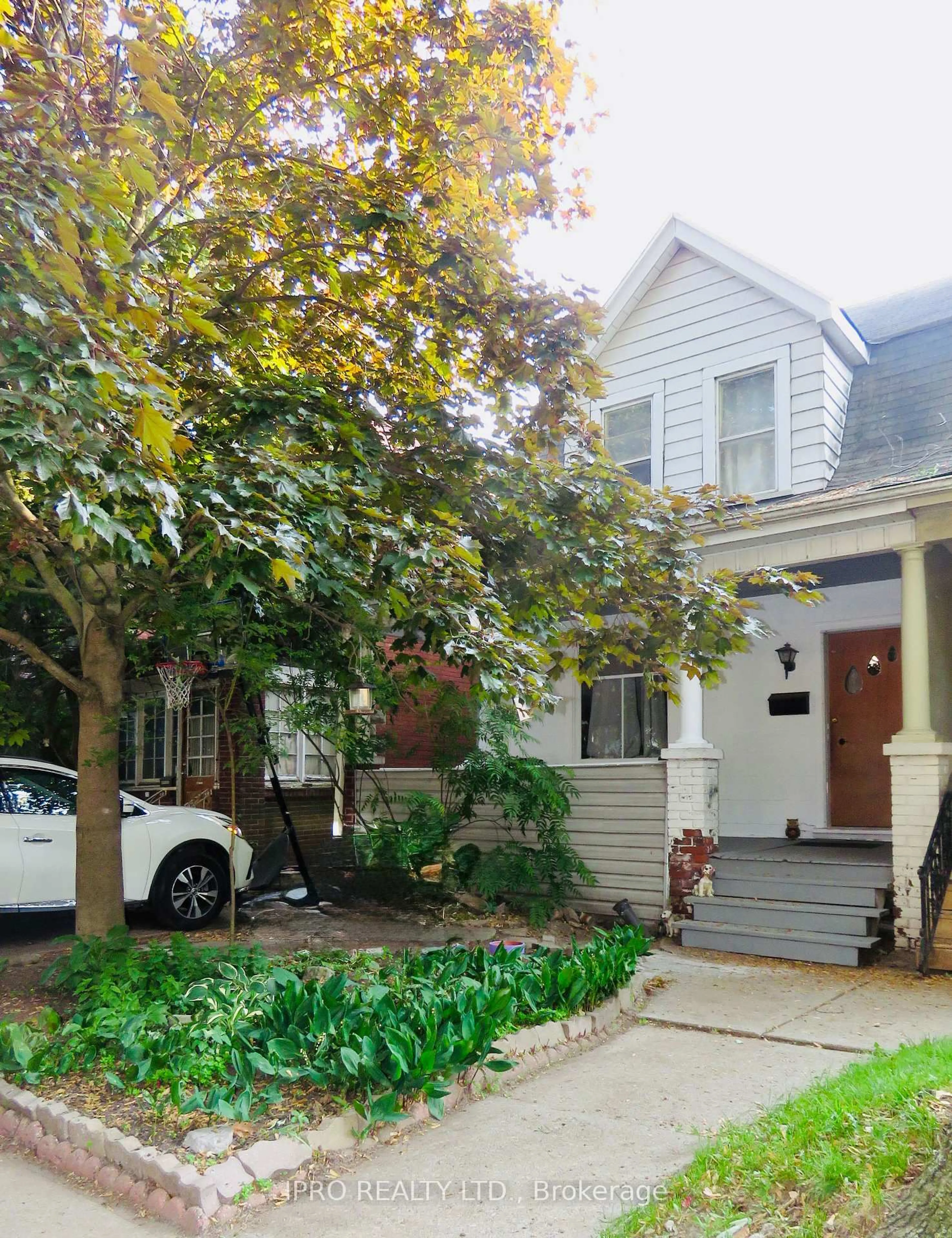 Home with vinyl exterior material, street for 76 Kenilworth Ave, Toronto Ontario M4L 3S5