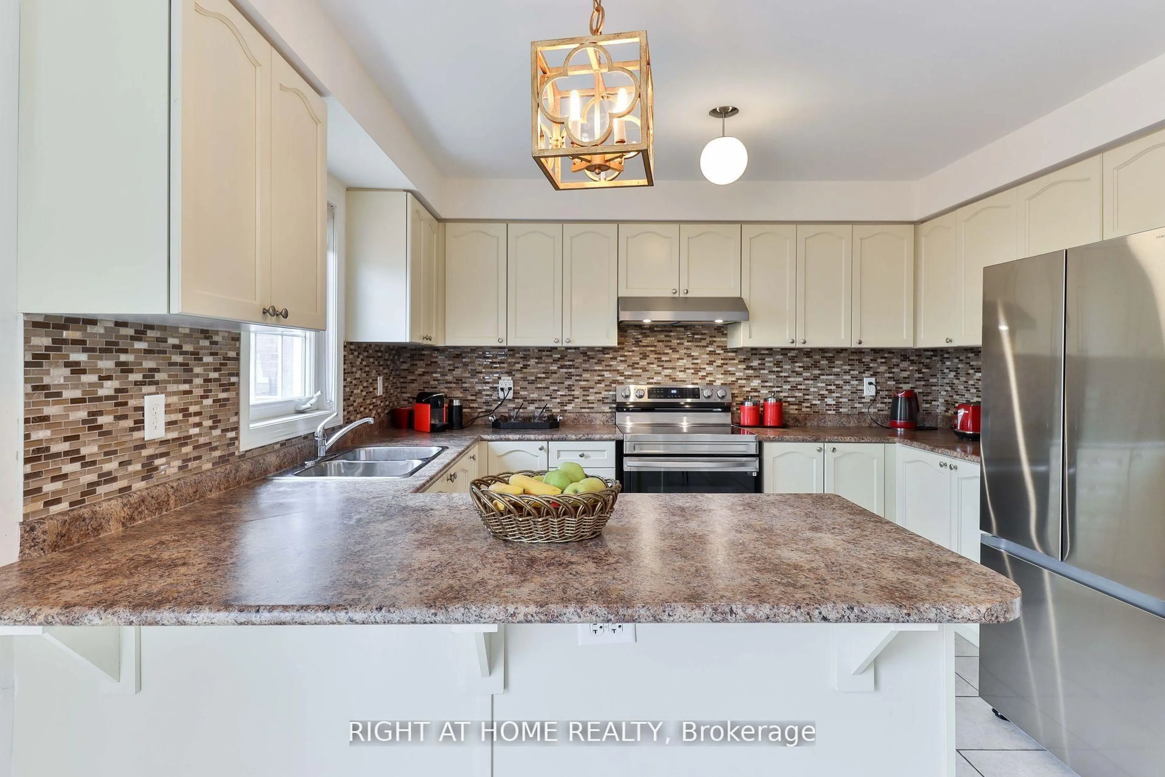 Open concept kitchen, ceramic/tile floor for 72 Jeremiah Lane, Toronto Ontario M1J 0A4