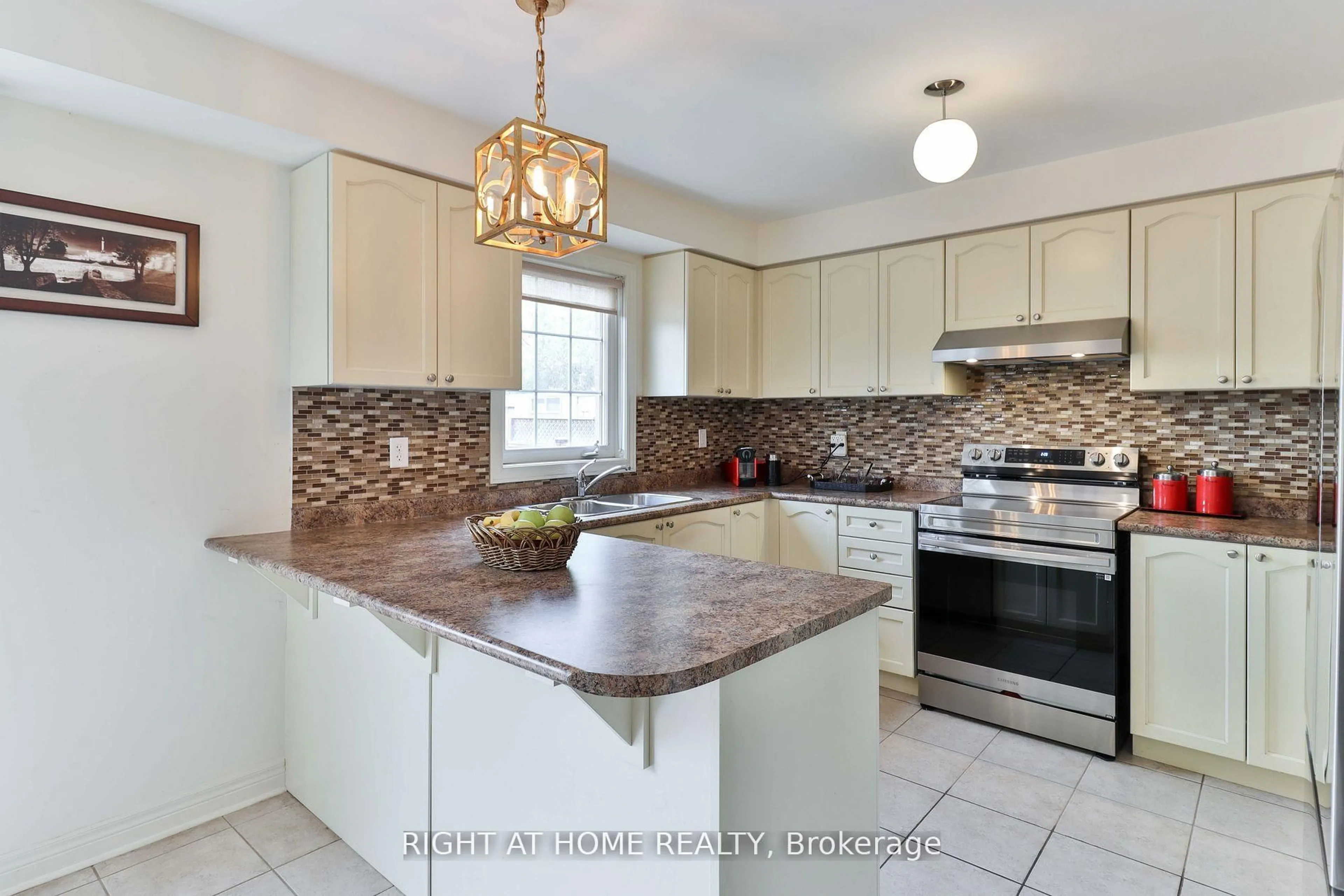 Open concept kitchen, ceramic/tile floor for 72 Jeremiah Lane, Toronto Ontario M1J 0A4