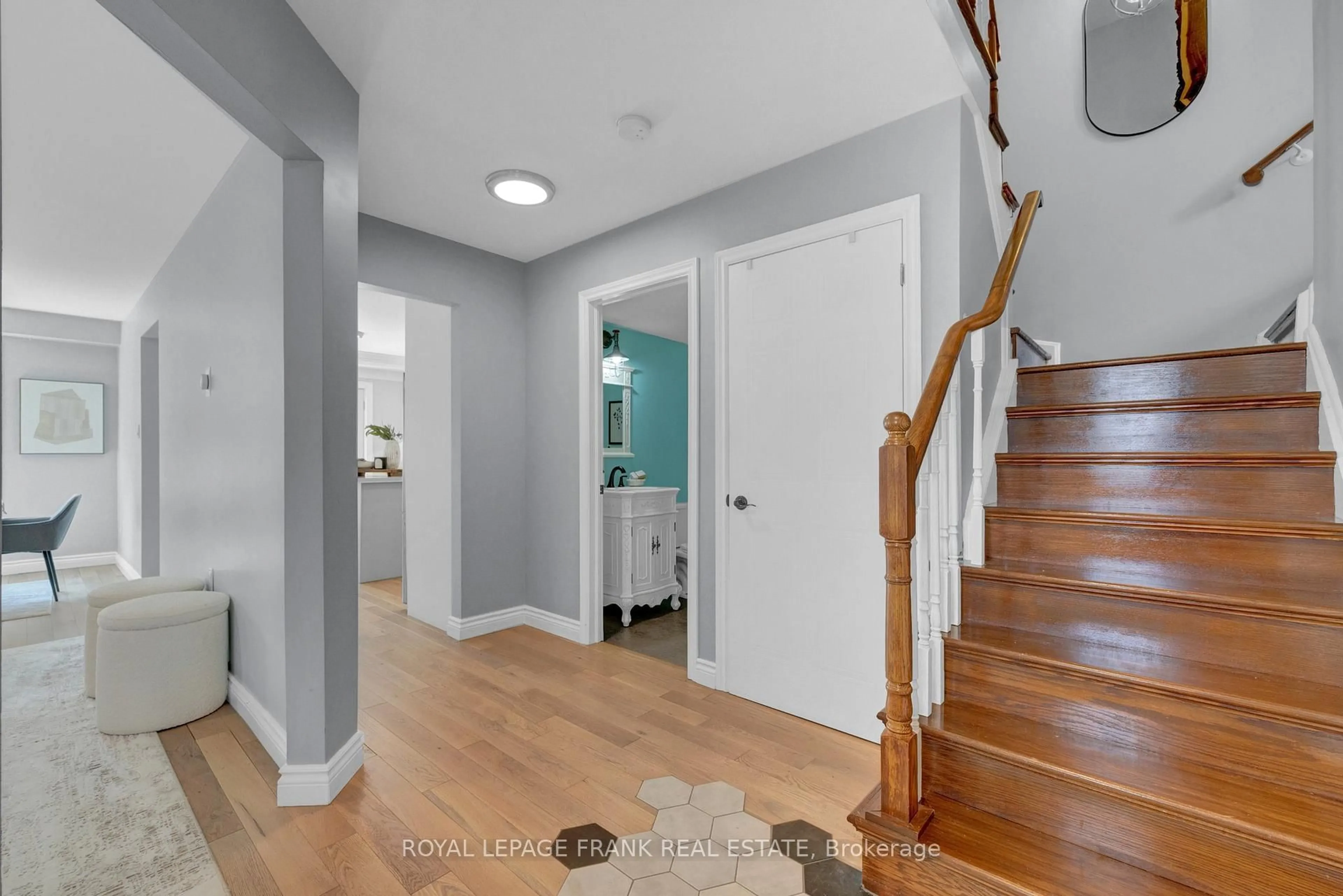 Indoor entryway for 120 Bonnycastle Dr, Clarington Ontario L1C 4W7