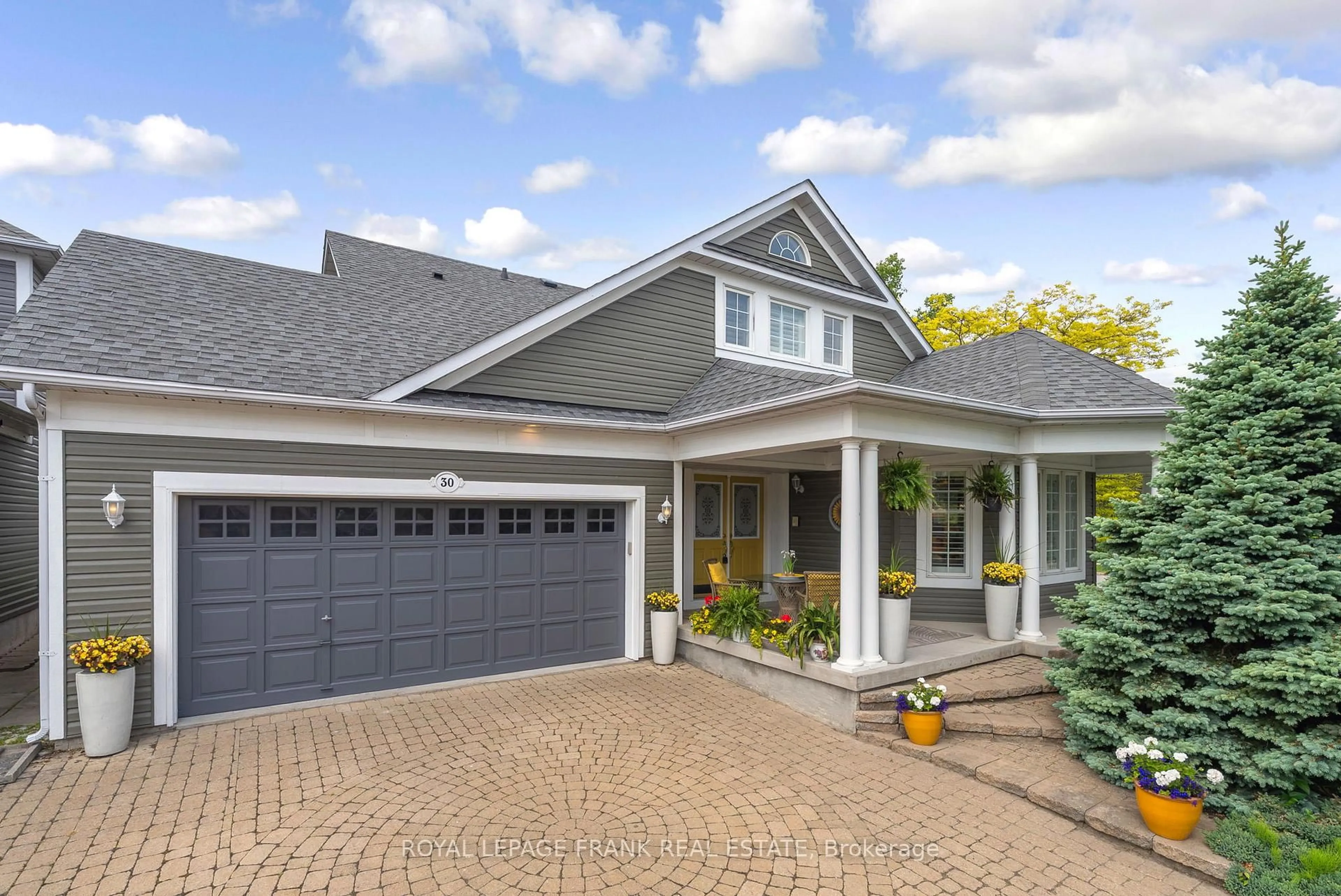 Home with vinyl exterior material, street for 30 Carveth Cres, Clarington Ontario L1B 1N3