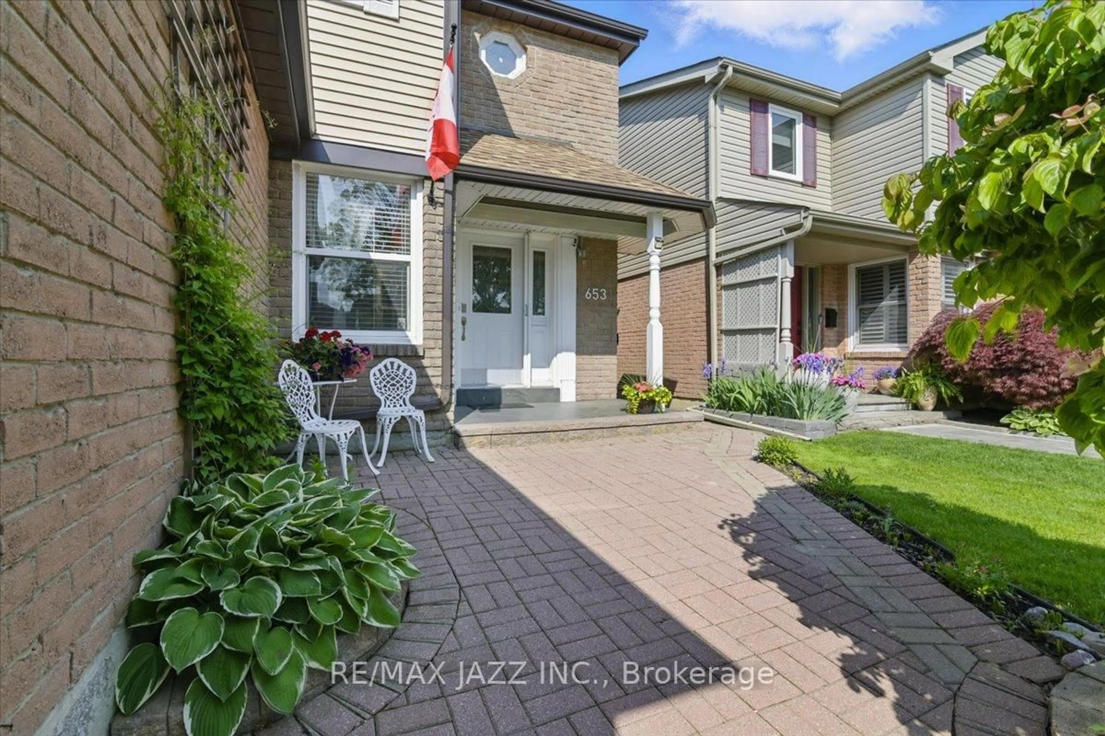 Unknown for 653 Cowan Circ, Pickering Ontario L1W 3K6