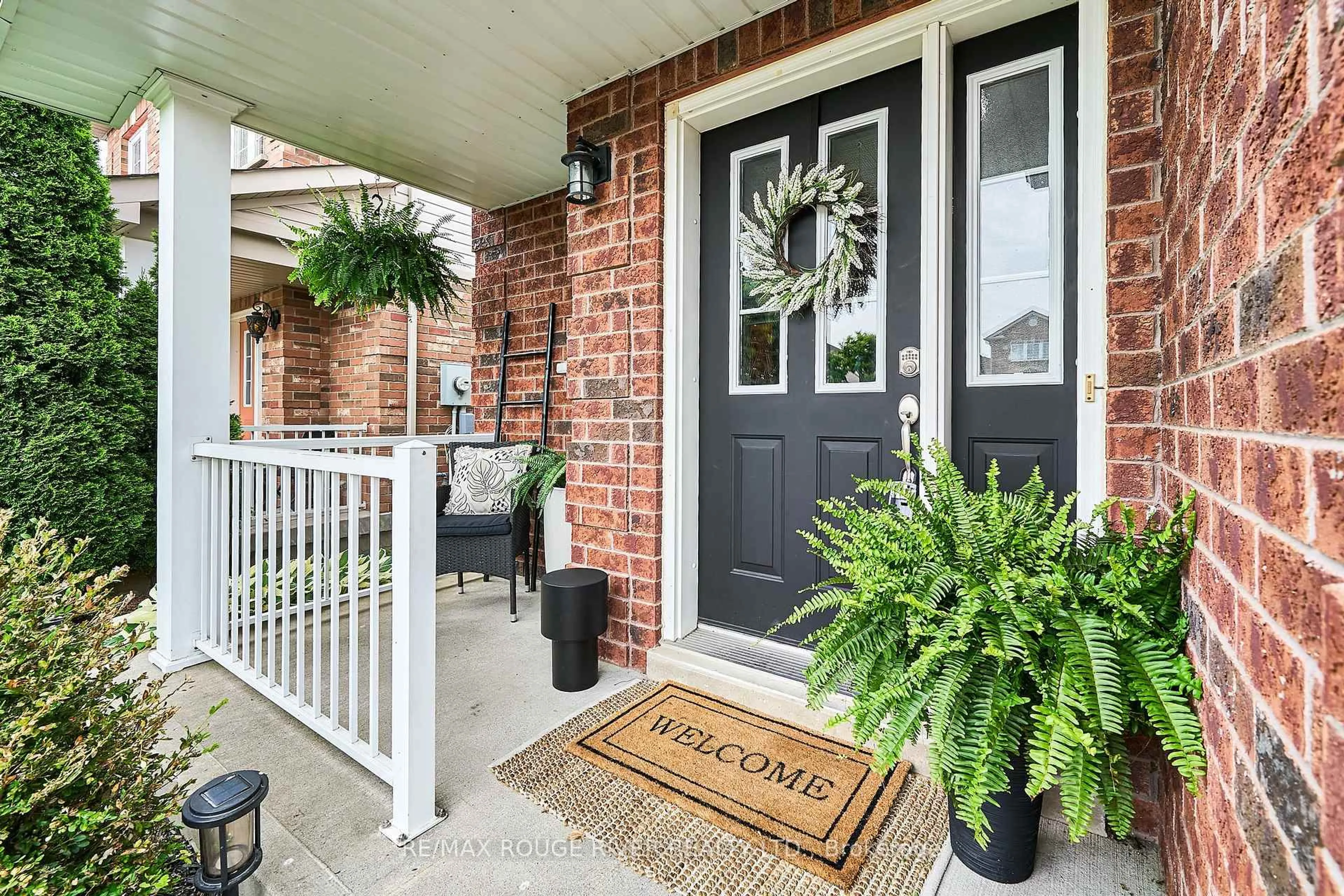 Indoor entryway for 656 Woodmount Cres, Oshawa Ontario L1K 2T5