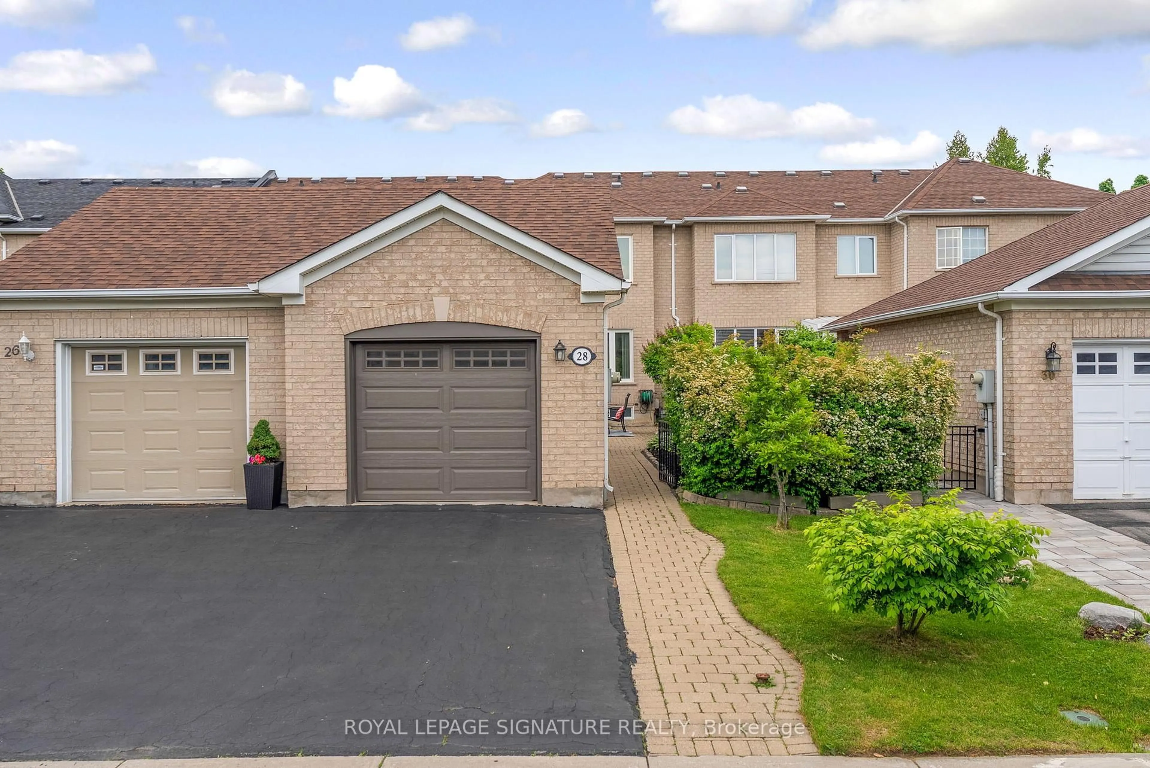 A pic from outside/outdoor area/front of a property/back of a property/a pic from drone, street for 28 Georgina Gate, Toronto Ontario M1L 4T9
