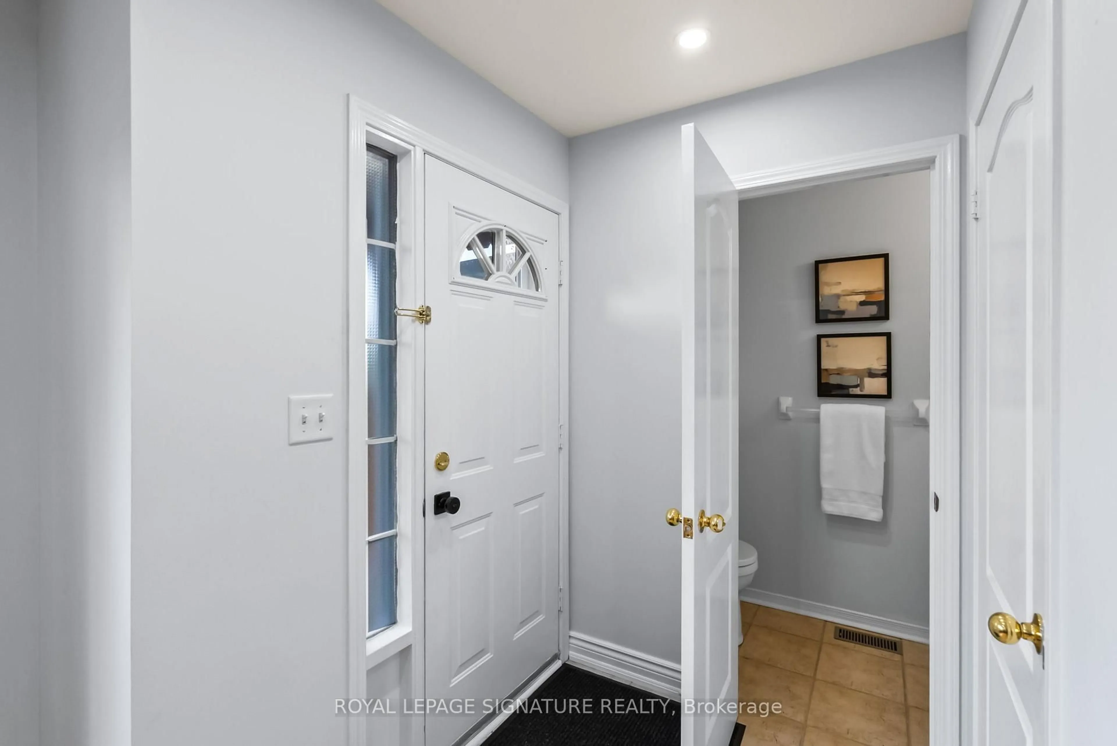 Indoor entryway for 28 Georgina Gate, Toronto Ontario M1L 4T9