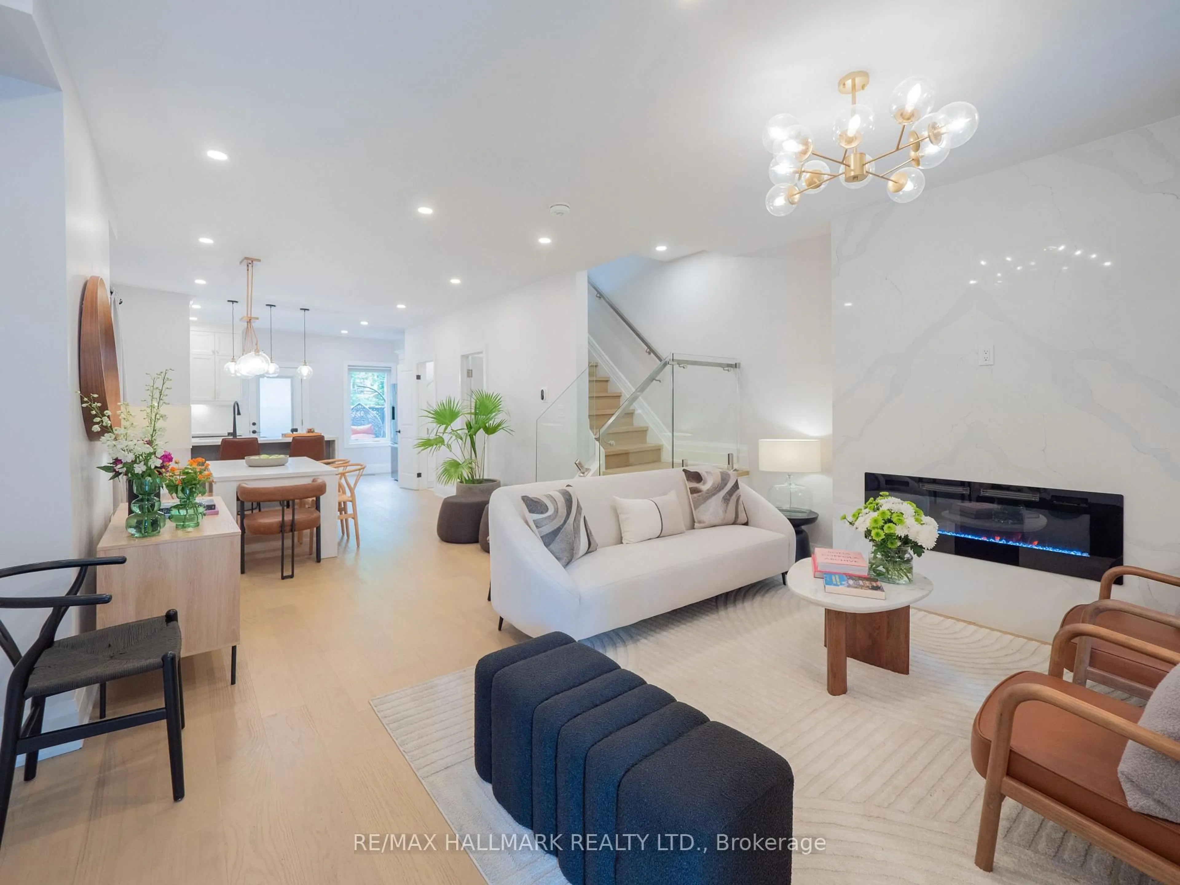 Living room with furniture, unknown for 18 Millbrook Cres, Toronto Ontario M4K 1H3