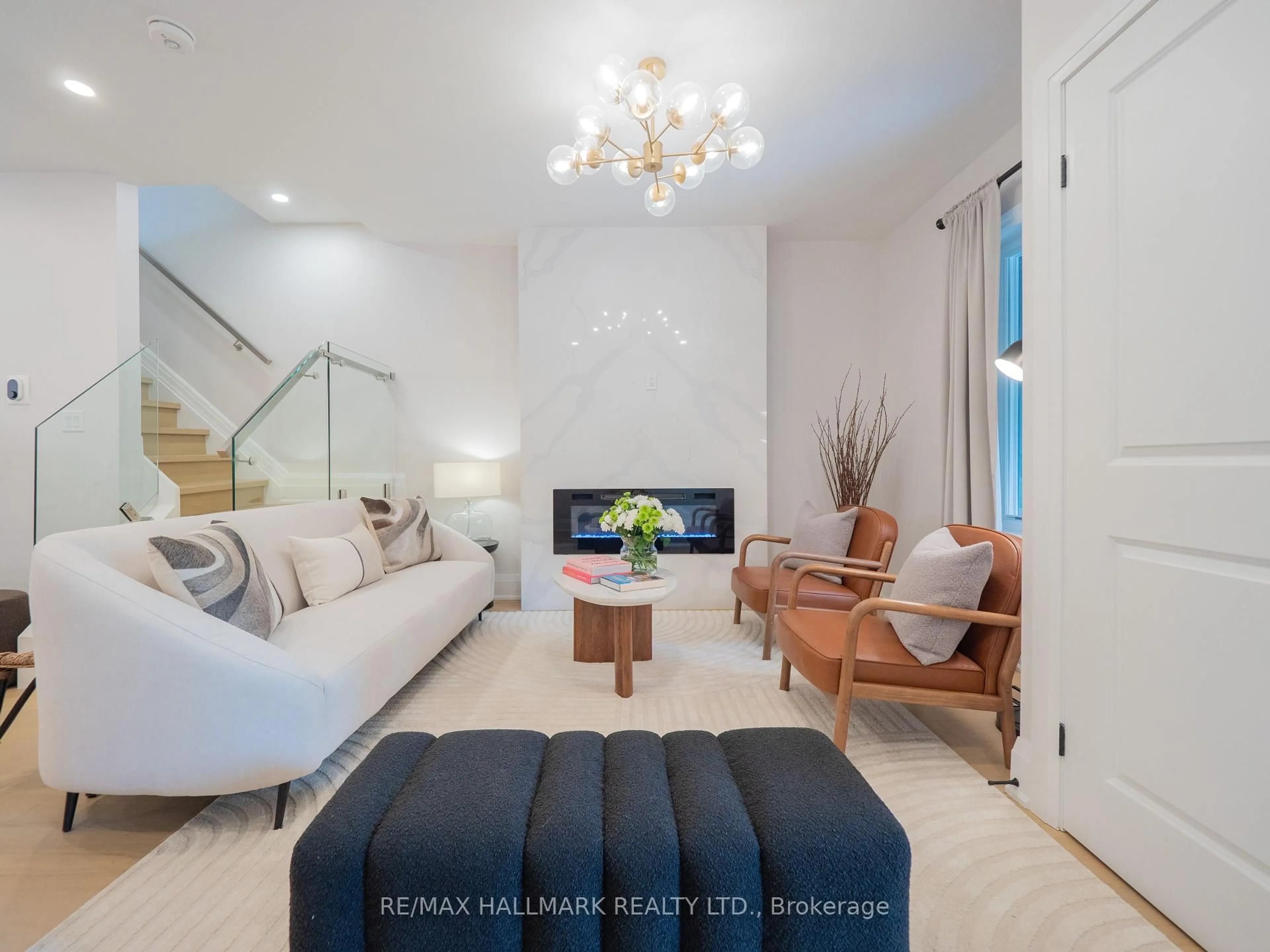 Living room with furniture, unknown for 18 Millbrook Cres, Toronto Ontario M4K 1H3