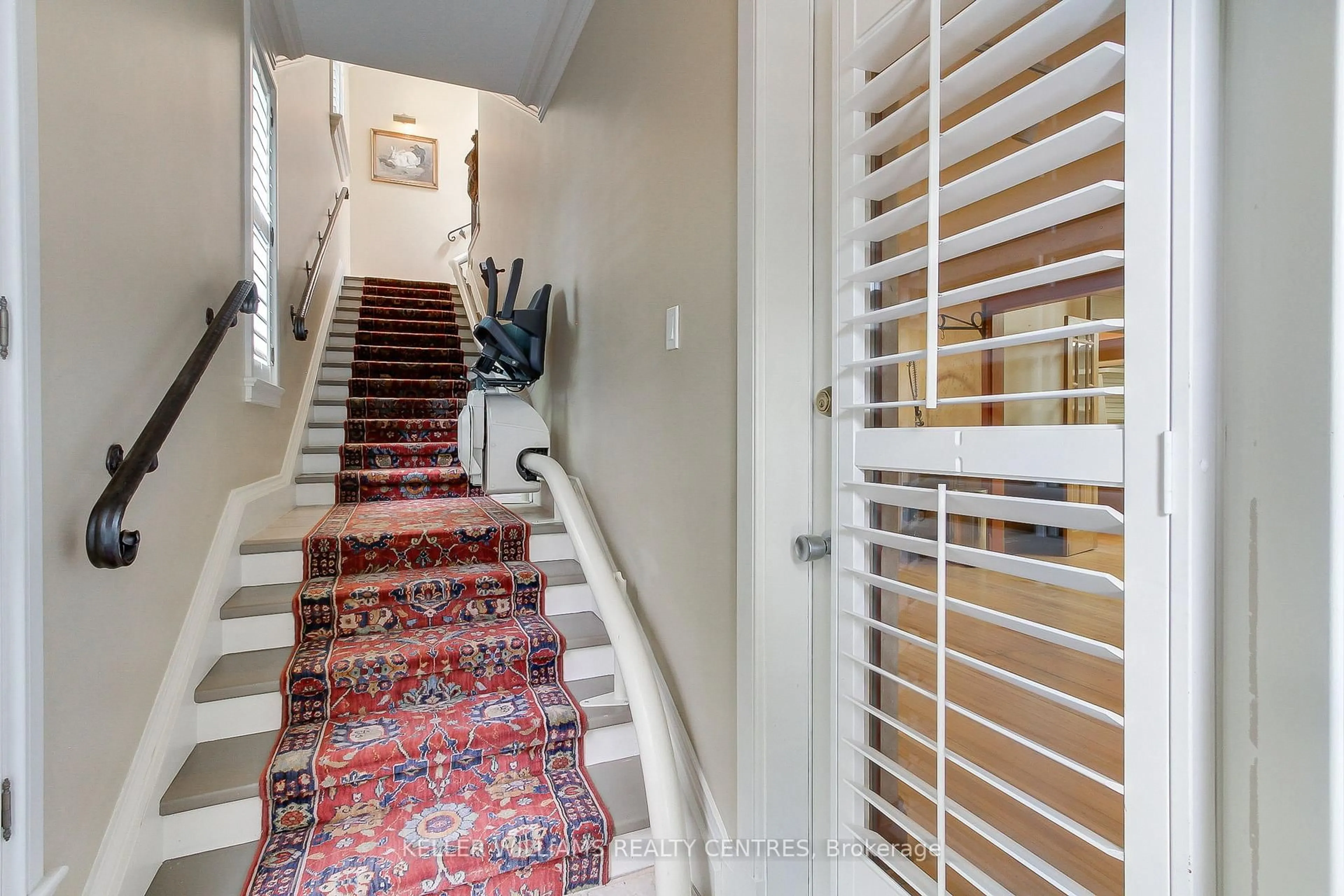 Indoor foyer for 490 Whitevale Rd, Pickering Ontario L0H 1M0