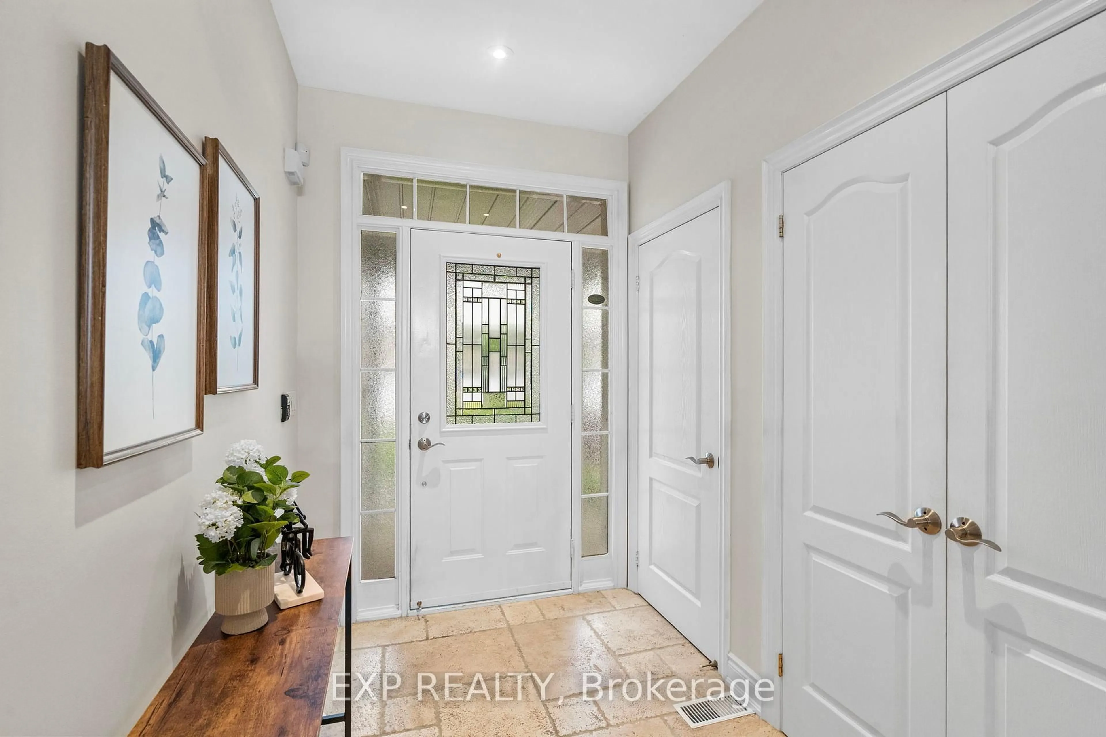 Indoor entryway for 1295 Wharf St #30, Pickering Ontario L1W 1A2