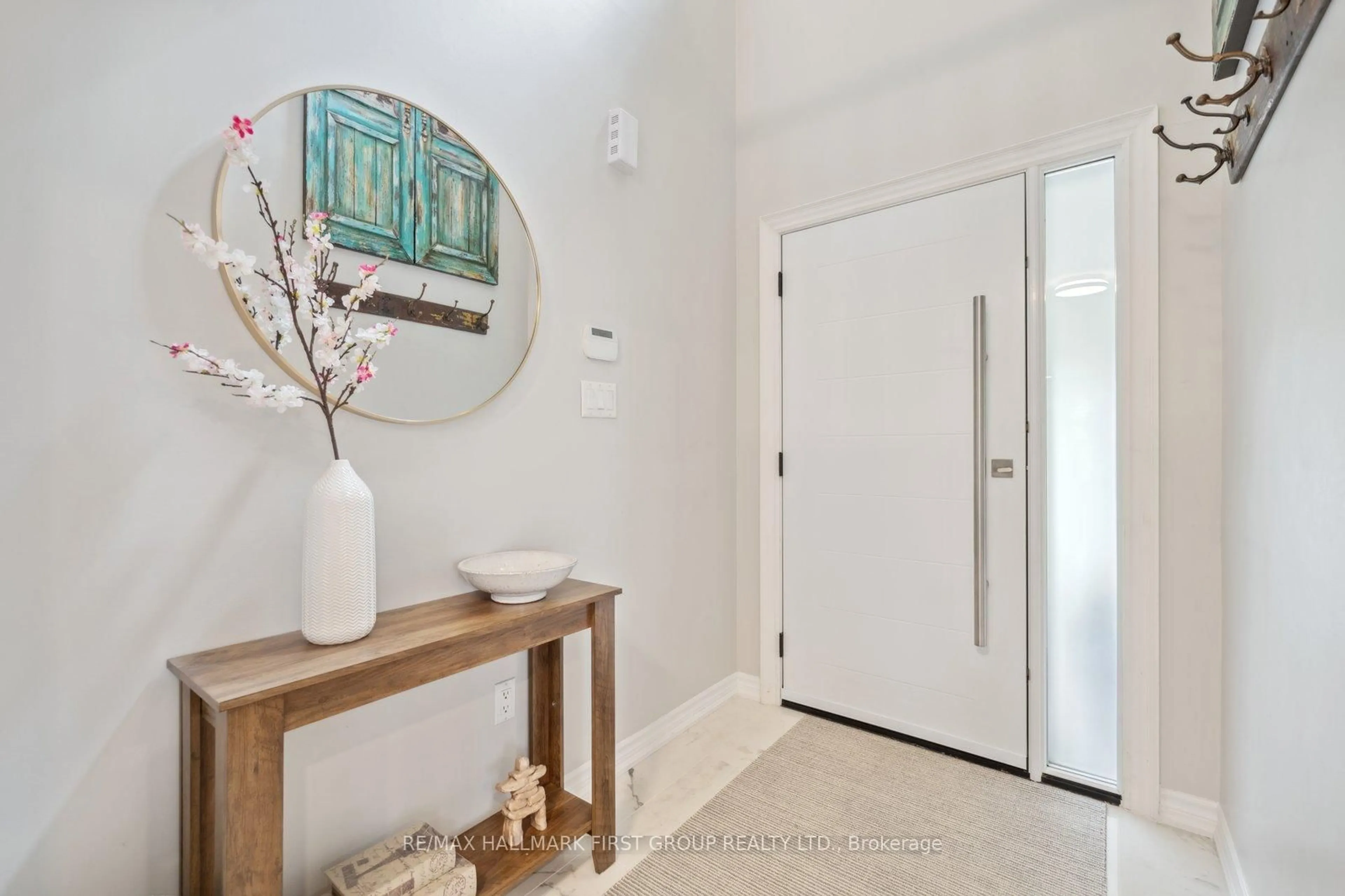 Indoor entryway for 1873 Fairport Rd, Pickering Ontario L1V 1T2