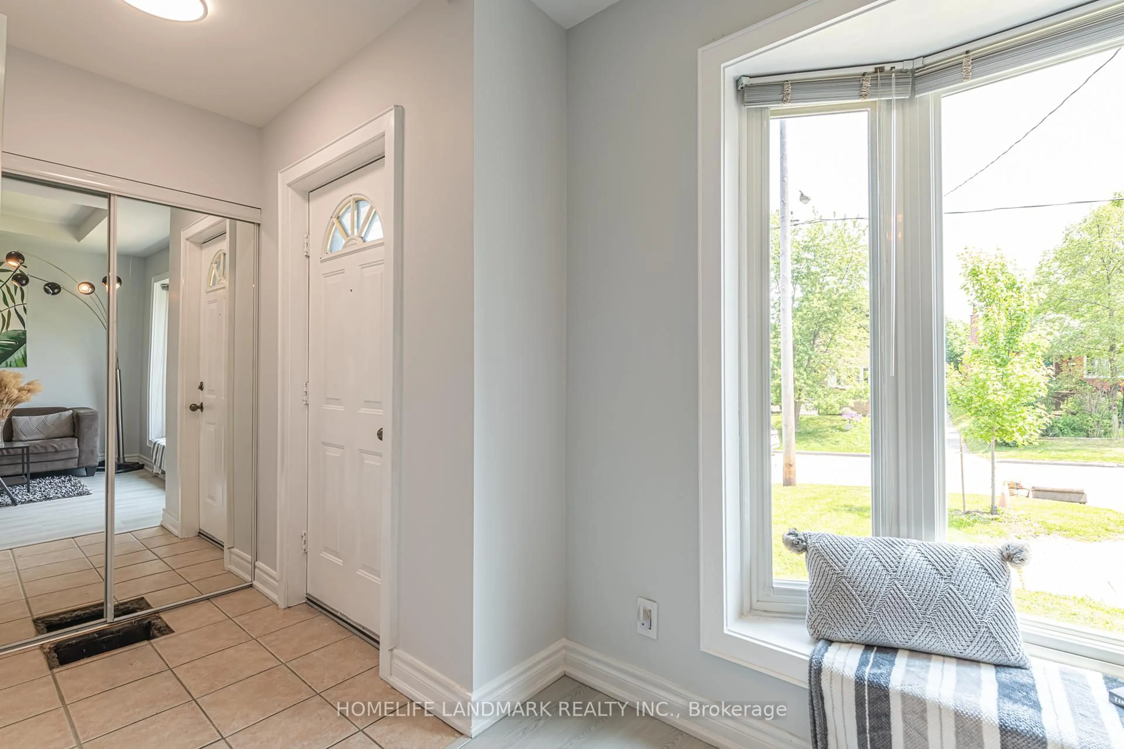 Indoor entryway for 12 Bayard Ave, Toronto Ontario M1R 4A3