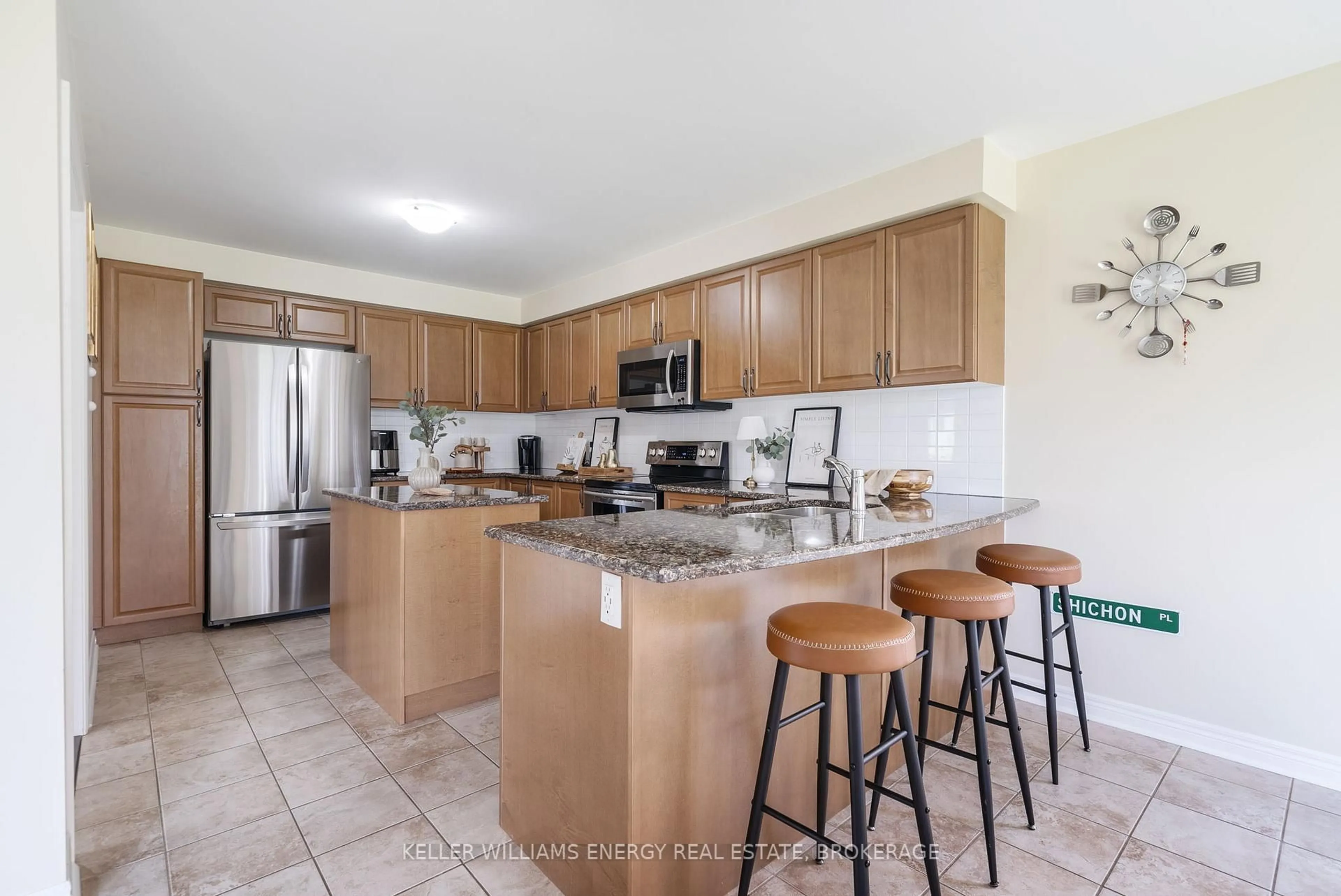 Open concept kitchen, ceramic/tile floor for 1995 Queensbury Dr, Oshawa Ontario L1K 0S1