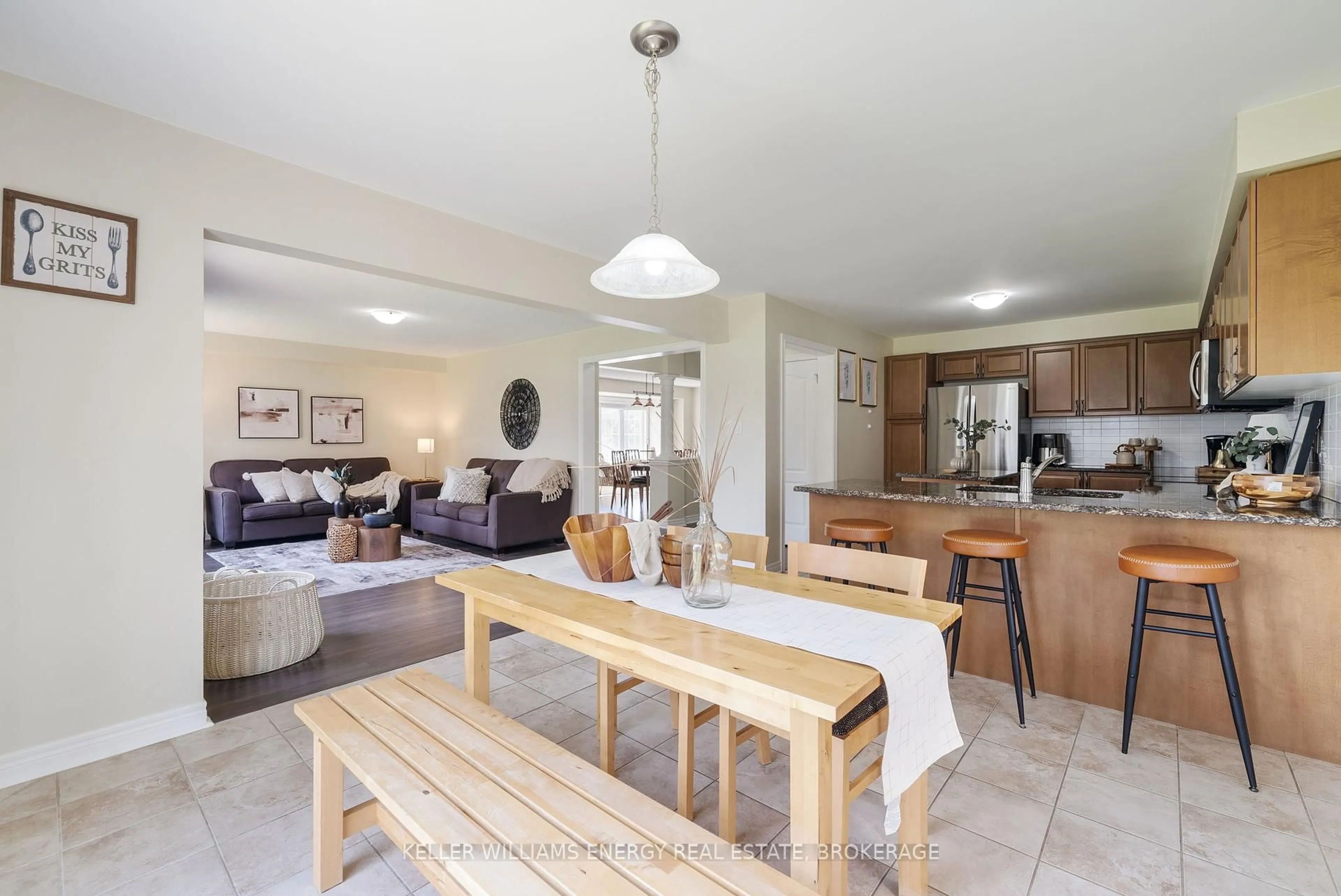 Open concept kitchen, ceramic/tile floor for 1995 Queensbury Dr, Oshawa Ontario L1K 0S1