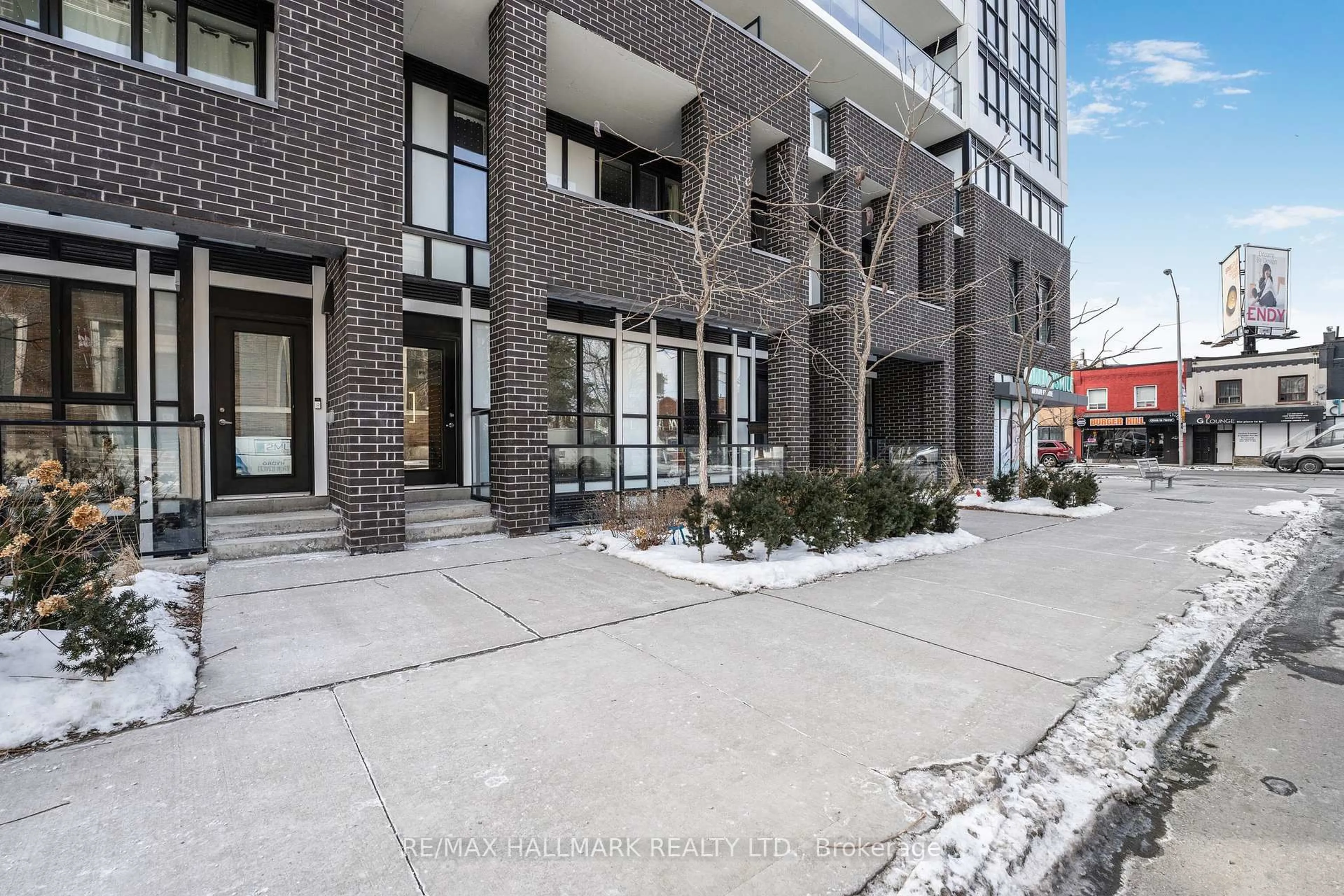 Unknown for 2301 Danforth Ave #TH 103, Toronto Ontario M4C 1K5