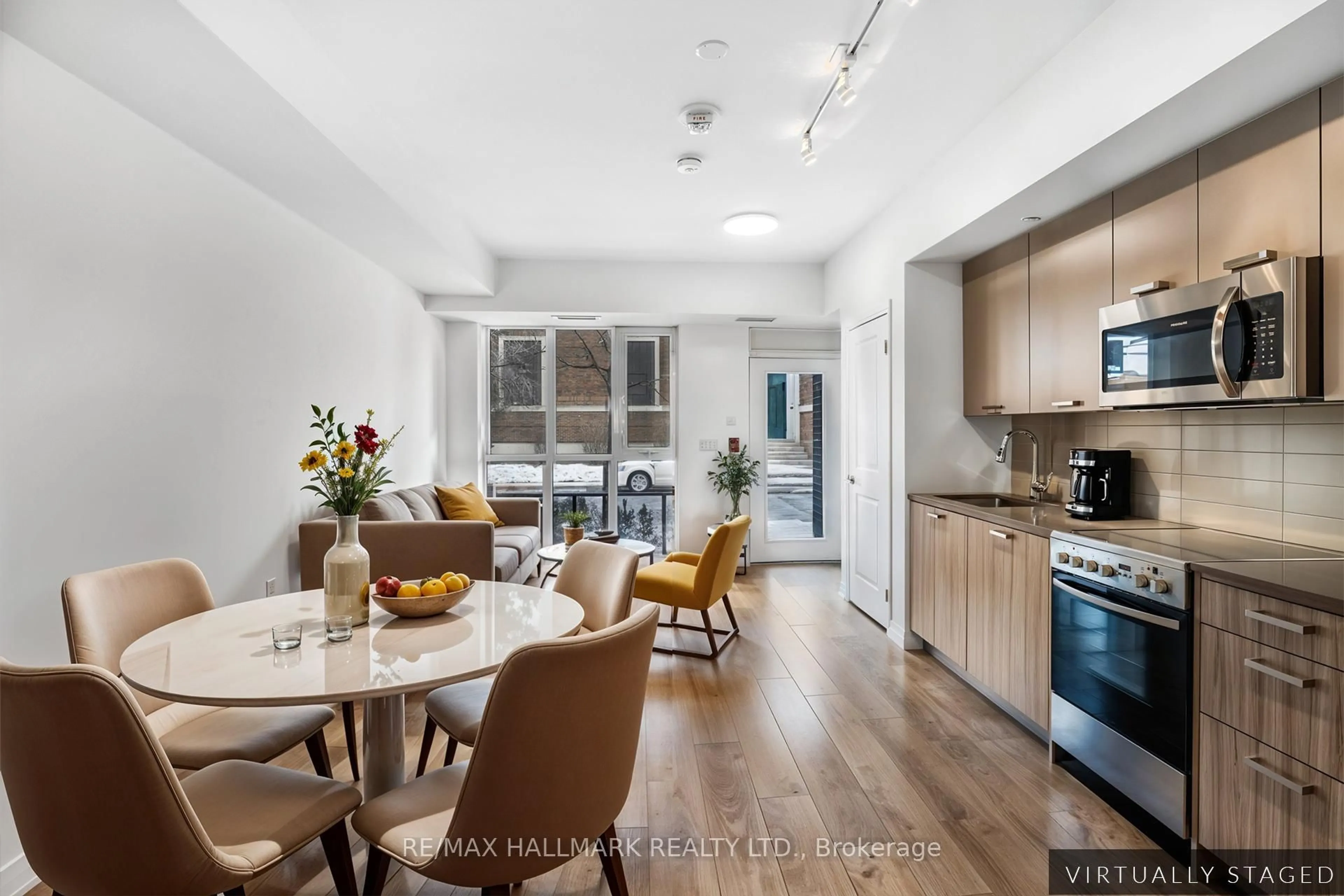 Open concept kitchen, unknown for 2301 Danforth Ave #TH 103, Toronto Ontario M4C 1K5