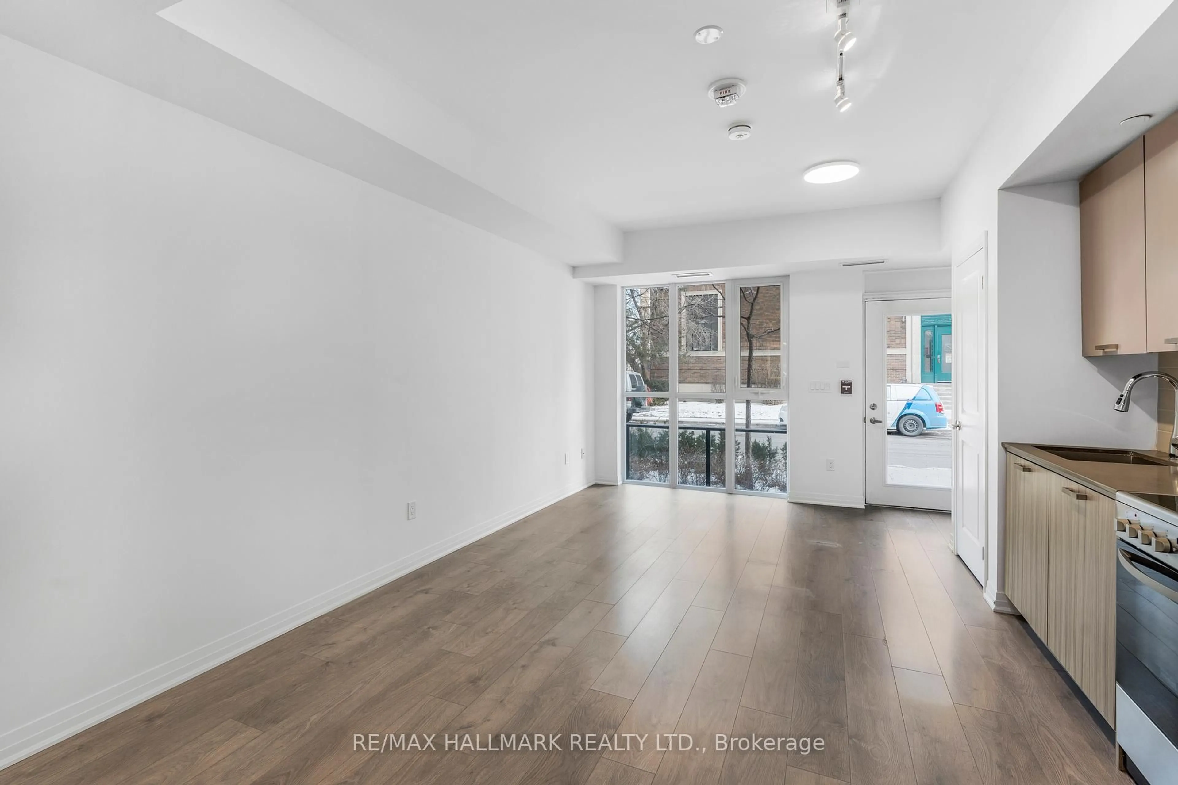 Indoor foyer for 2301 Danforth Ave #TH 103, Toronto Ontario M4C 1K5