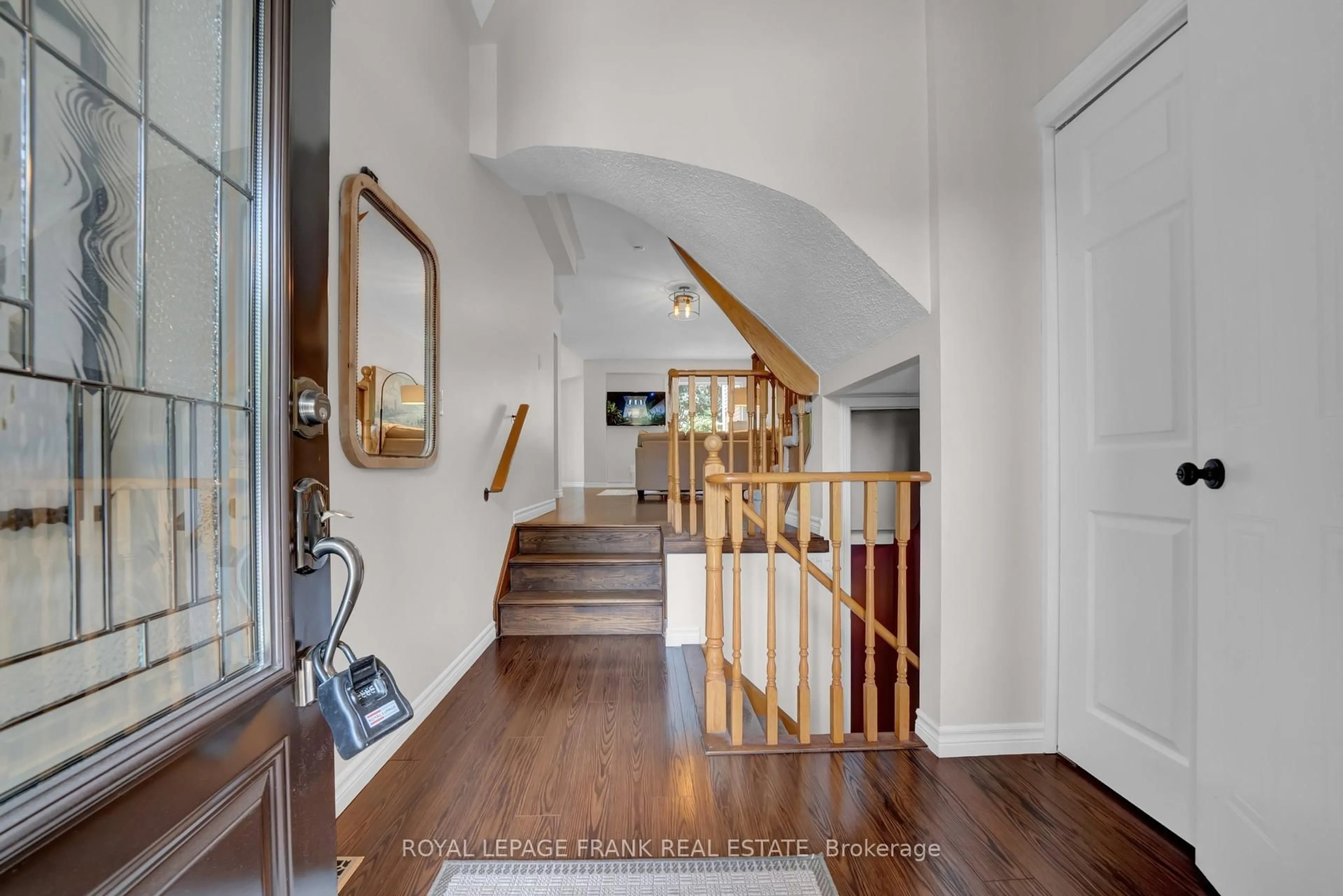 Indoor foyer for 133 Trewin Lane, Clarington Ontario L1C 4X3