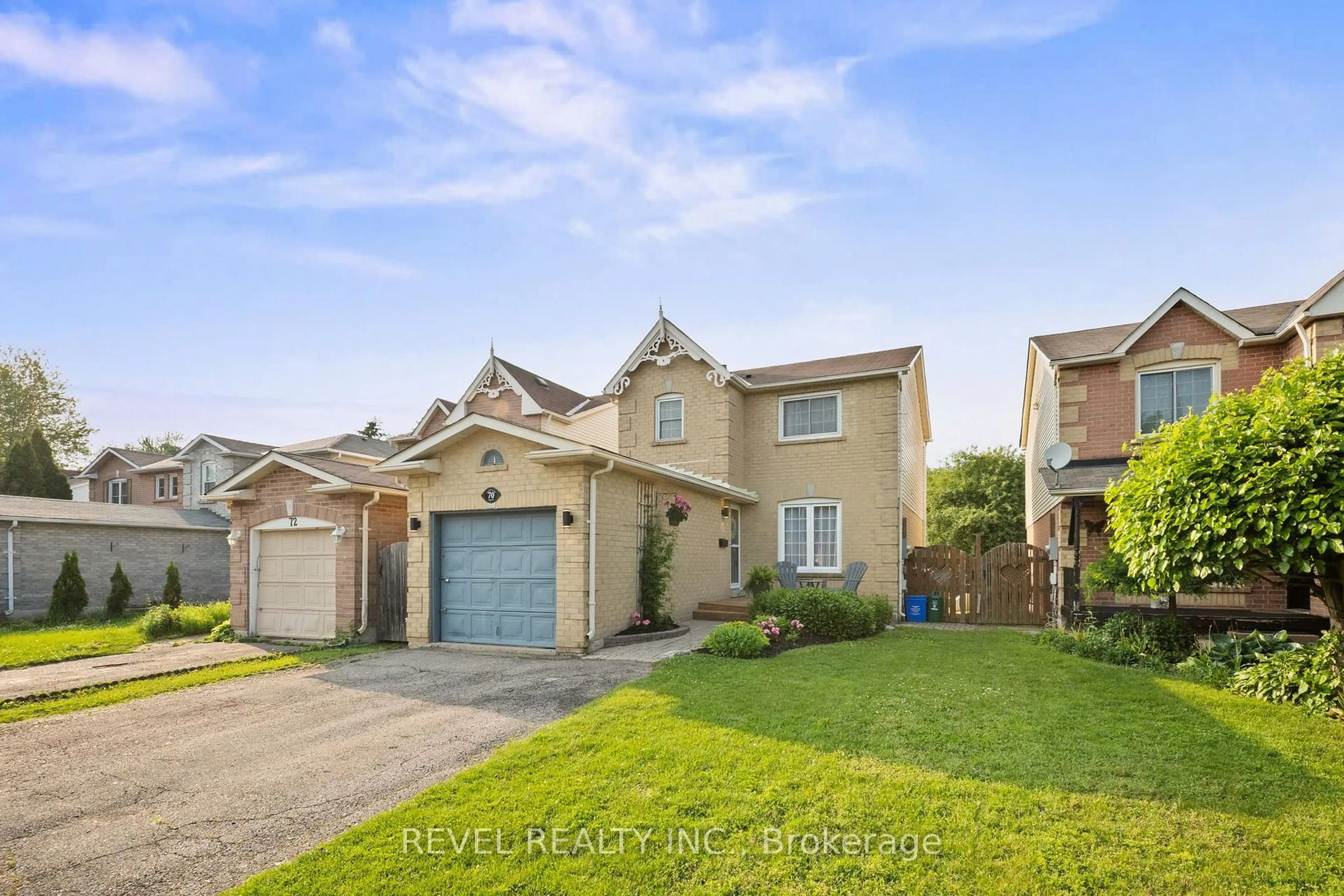 A pic from outside/outdoor area/front of a property/back of a property/a pic from drone, street for 70 Yorkville Dr, Clarington Ontario L1E 2A6