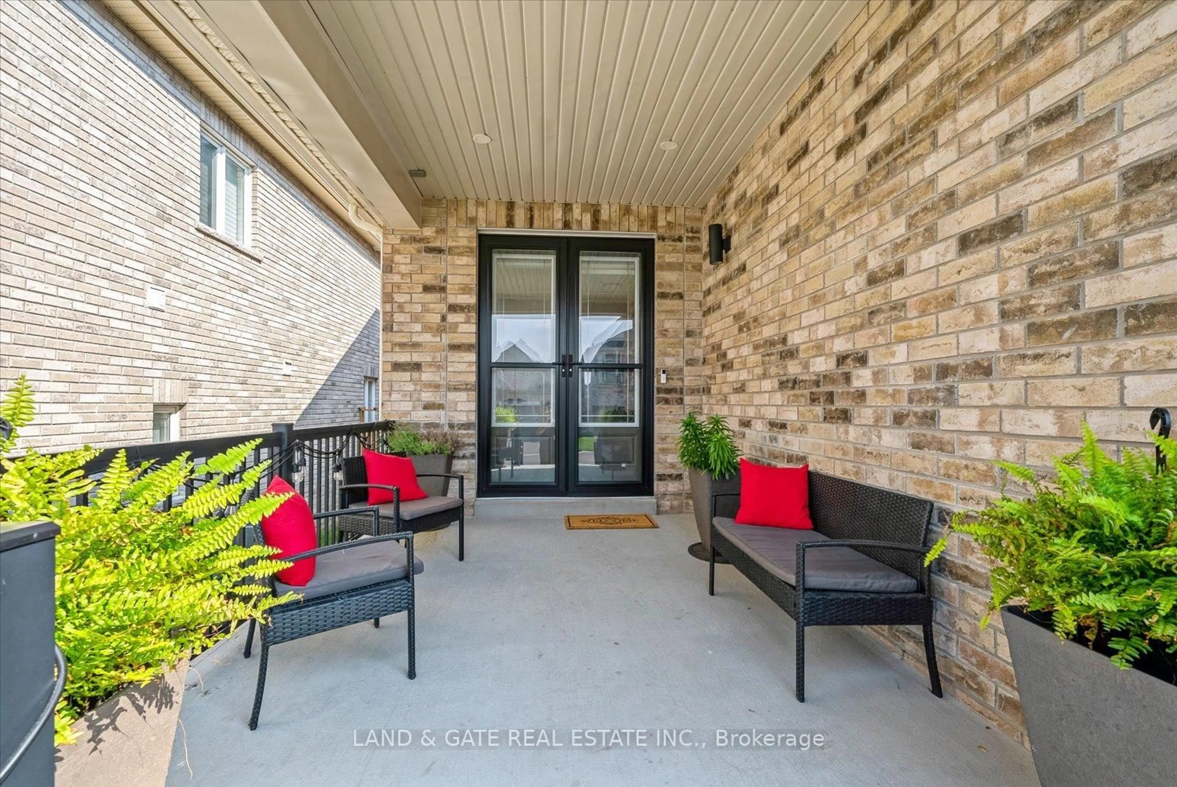 Patio, street for 559 Askew Crt, Oshawa Ontario L1H 0M3