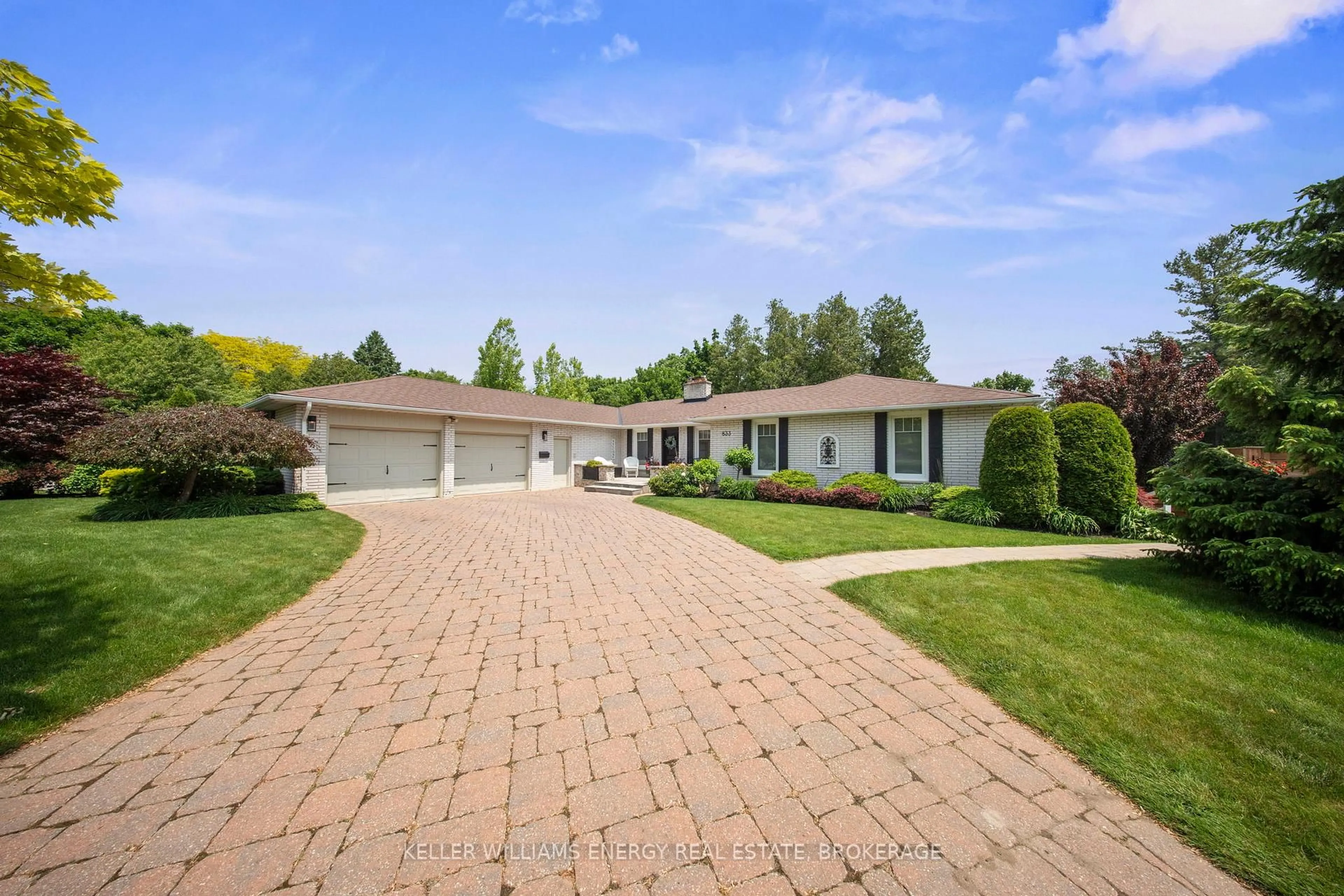 Unknown for 833 Glenmanor Dr, Oshawa Ontario L1J 5A6
