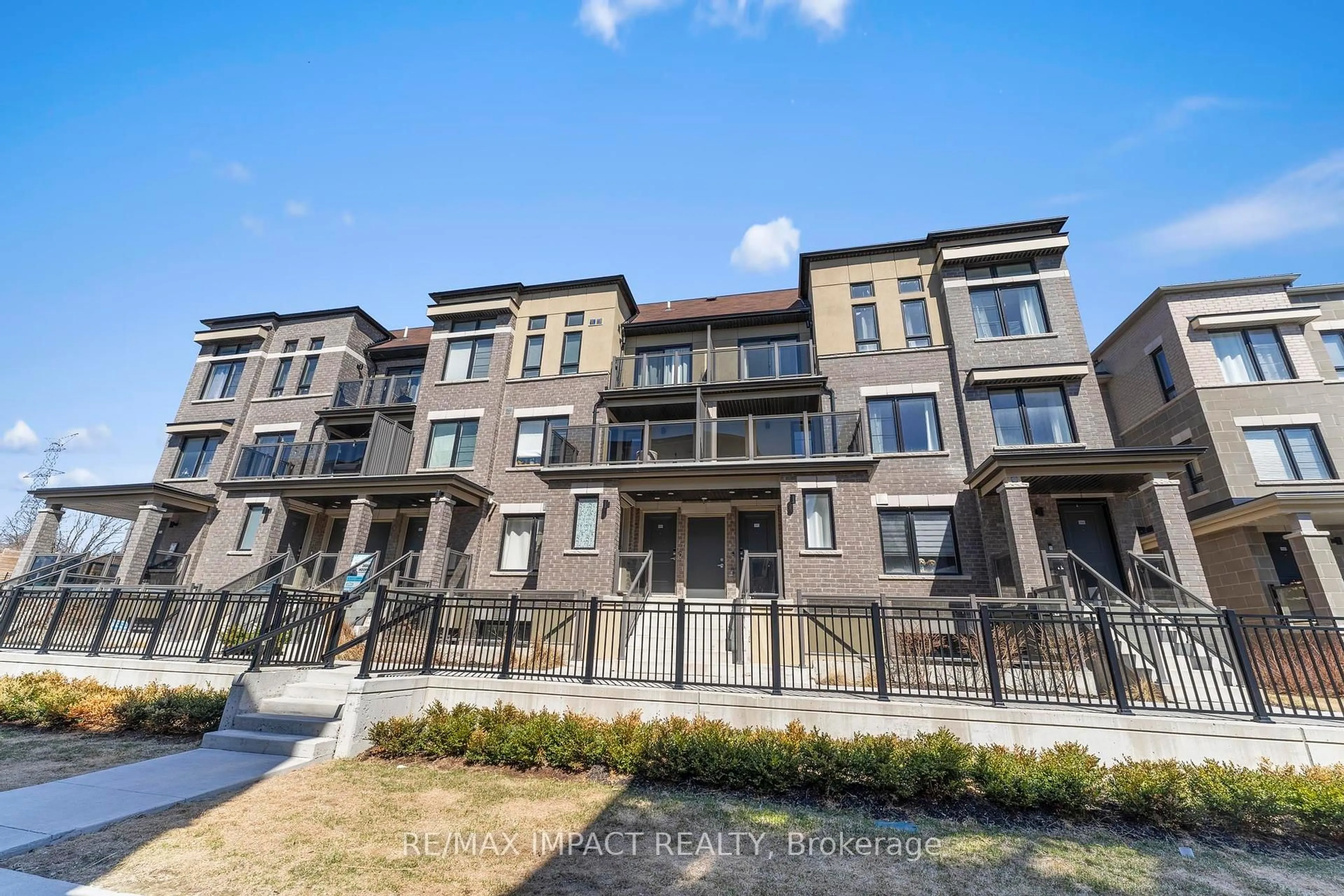 A pic from outside/outdoor area/front of a property/back of a property/a pic from drone, unknown for 24D Lookout Dr, Clarington Ontario L1C 7G1