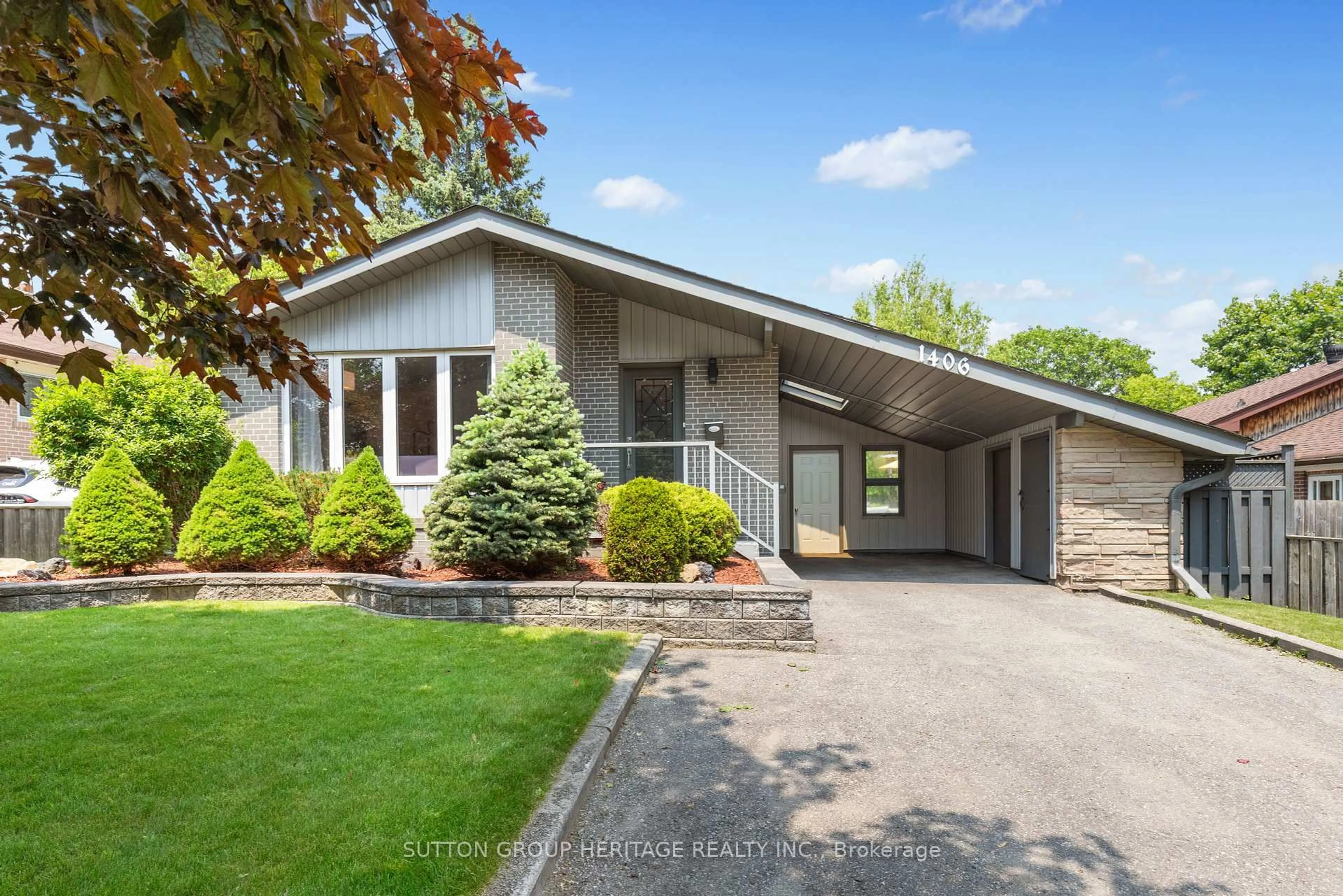 Home with vinyl exterior material, street for 1406 Colmar Ave, Pickering Ontario L1W 1C3