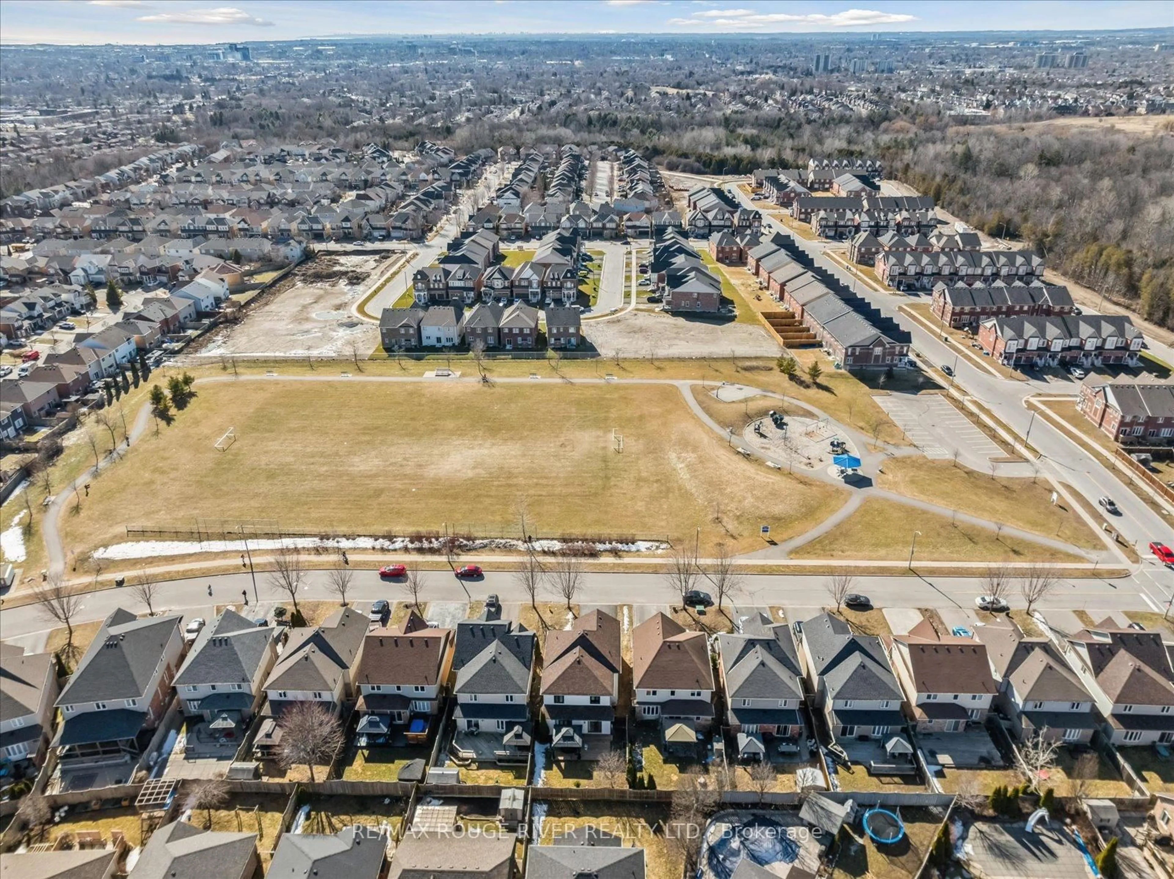 A pic from outside/outdoor area/front of a property/back of a property/a pic from drone, street for 625 Autumnwood Tr, Oshawa Ontario L1K 3A9