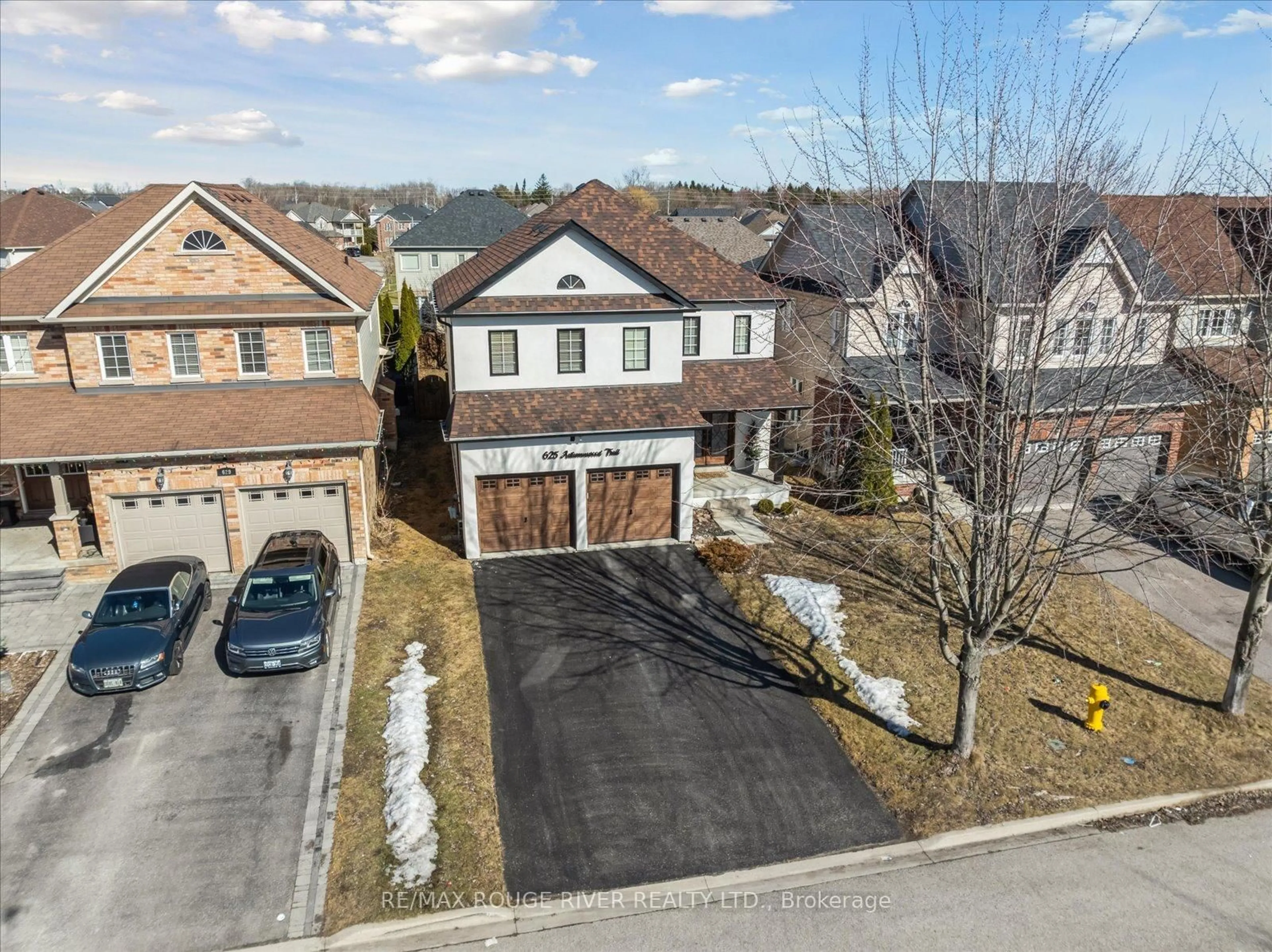 A pic from outside/outdoor area/front of a property/back of a property/a pic from drone, street for 625 Autumnwood Tr, Oshawa Ontario L1K 3A9