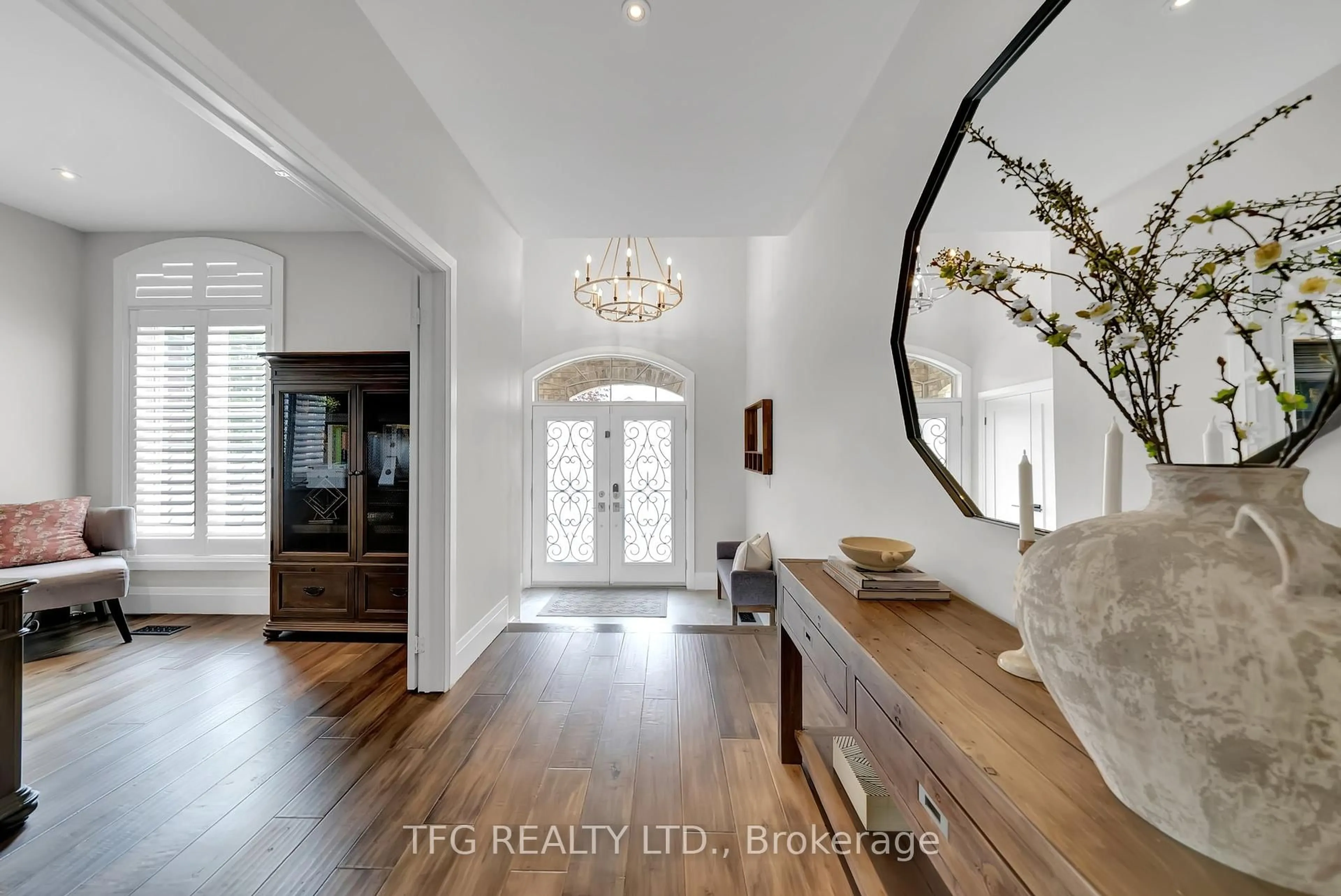 Indoor entryway for 944 Grand Ridge Ave, Oshawa Ontario L1K 3B4