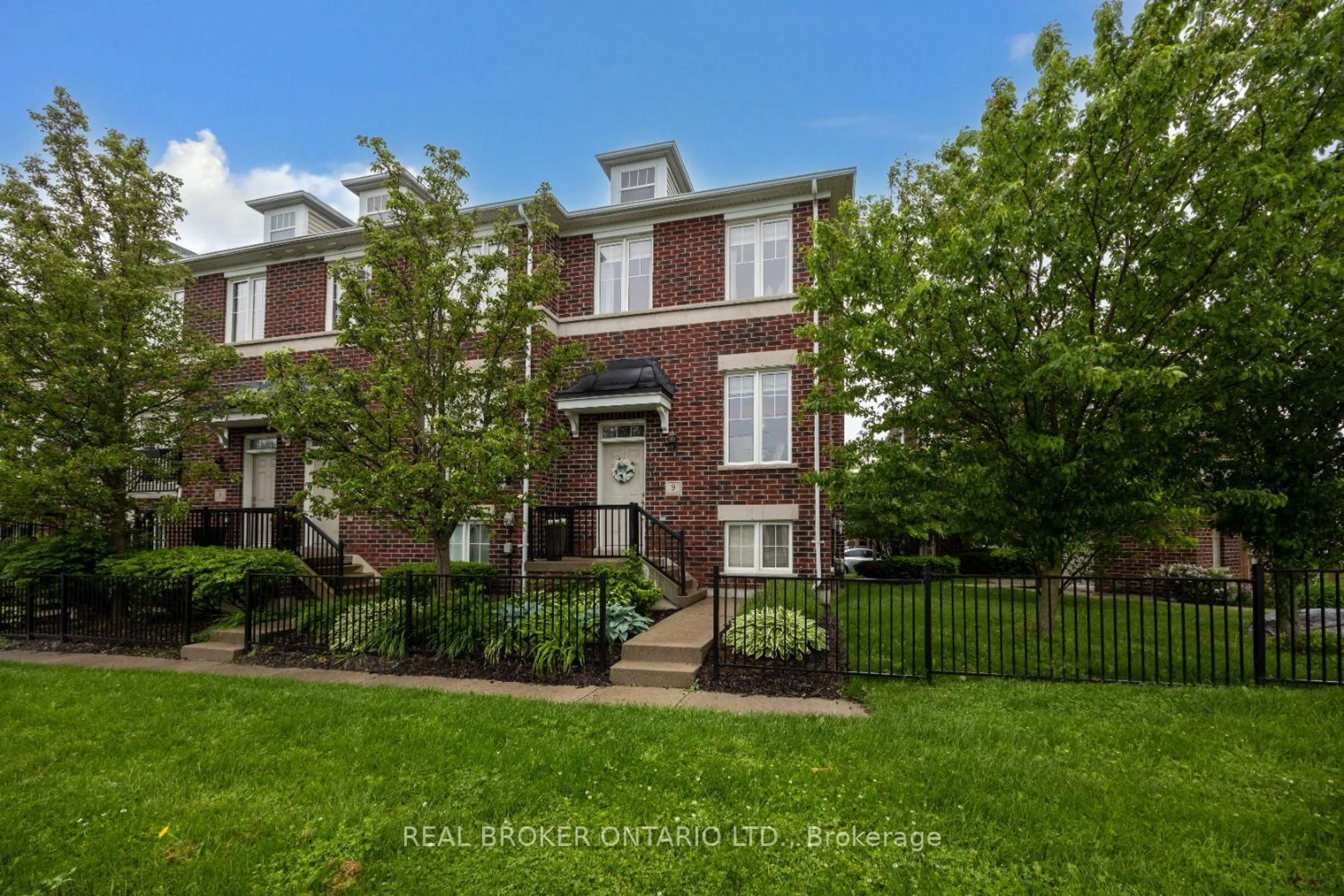 Unknown for 571 Longworth Ave #9, Clarington Ontario L1C 0H3