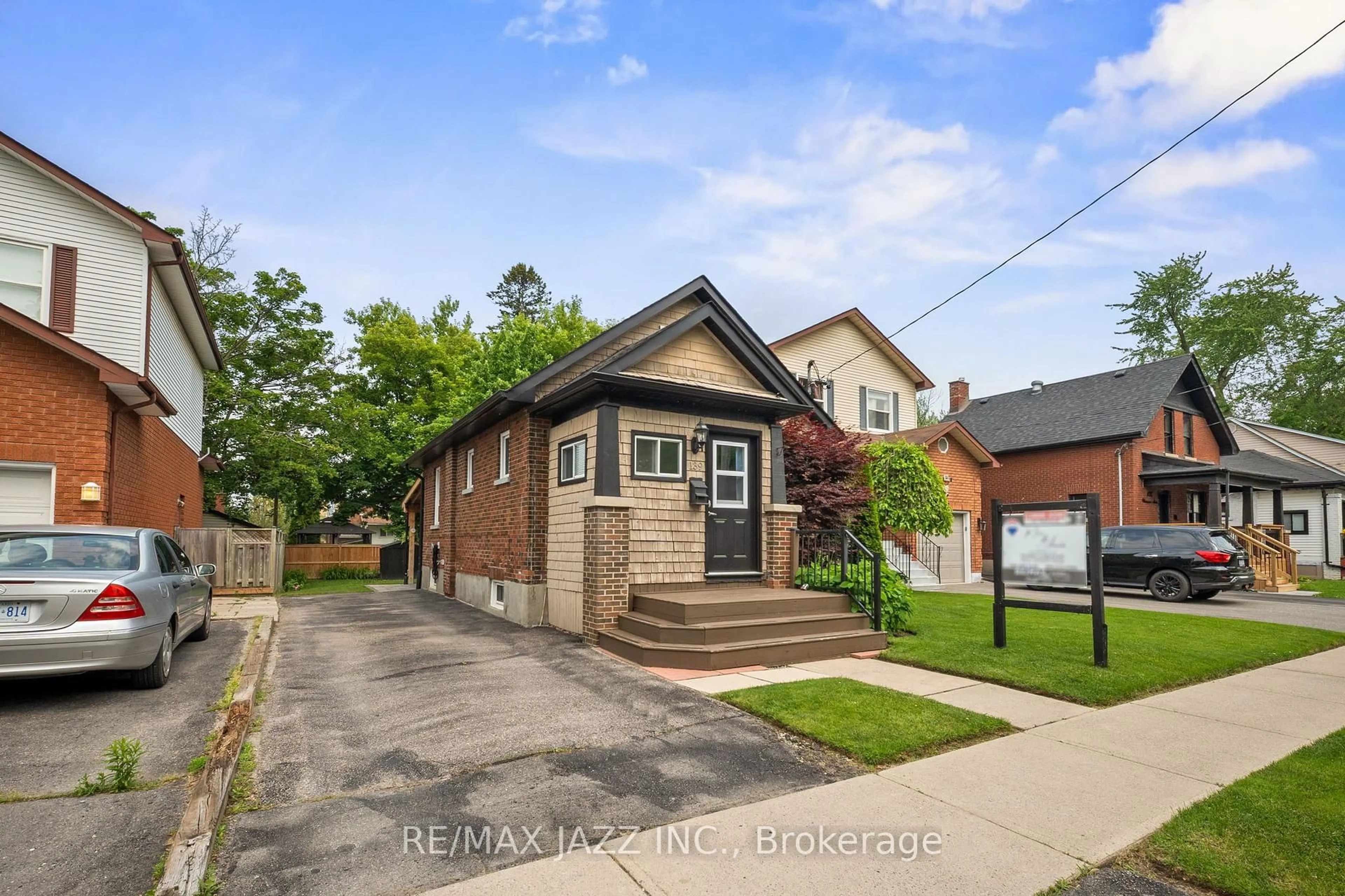 Home with brick exterior material, street for 139 Warren Ave, Oshawa Ontario L1J 4G5