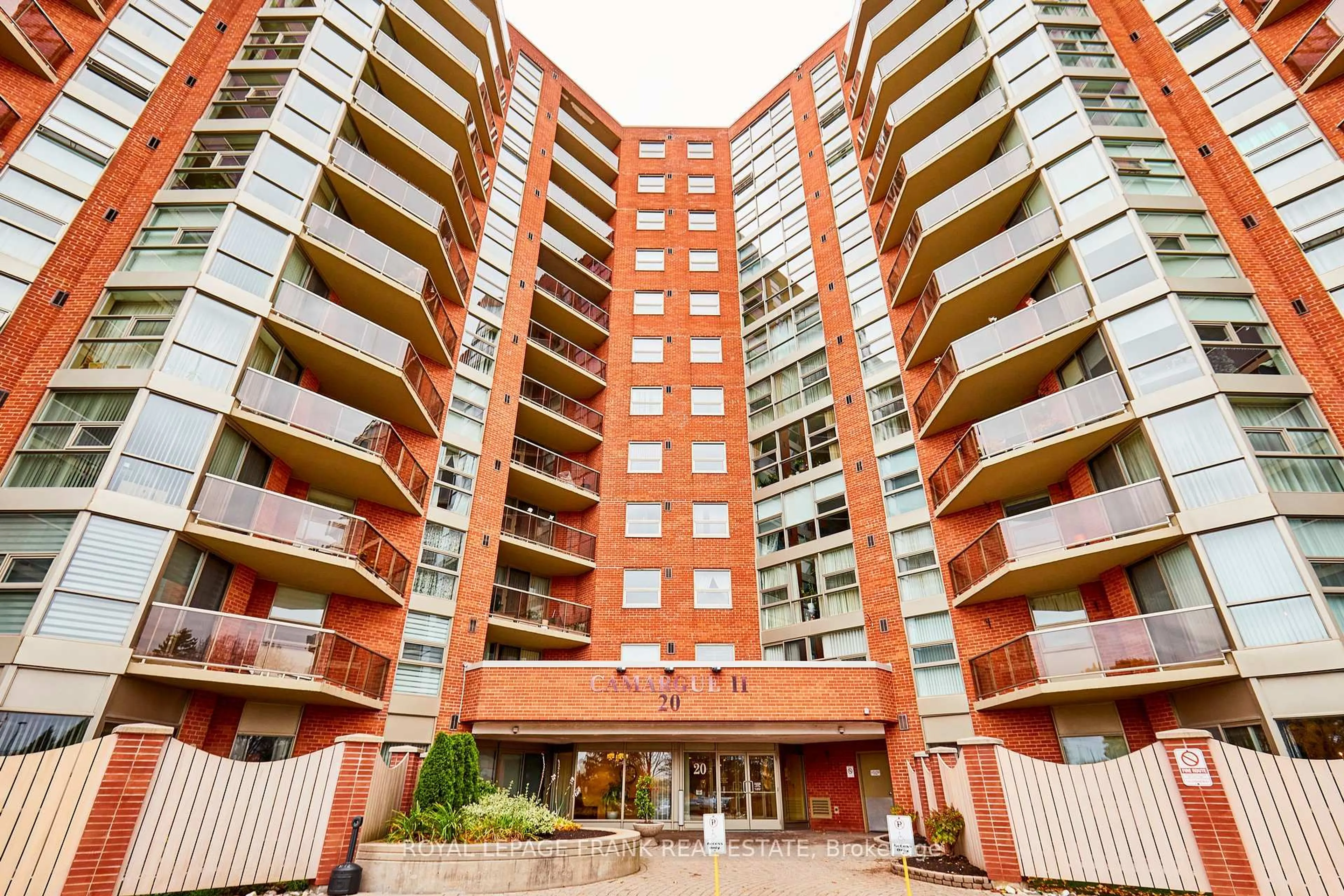 Patio, building for 10 Dean Park Rd #309, Toronto Ontario M1B 3G8