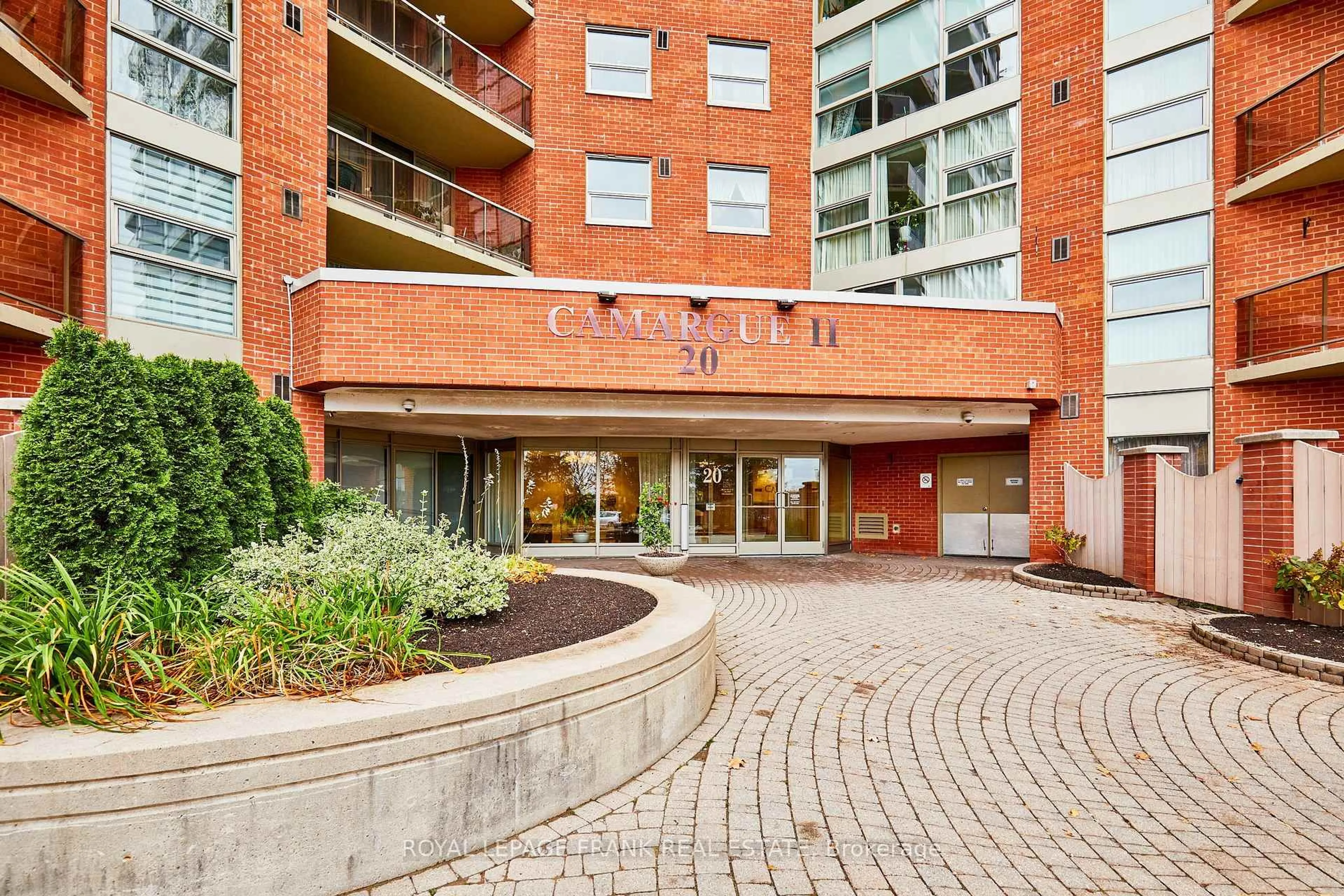 Indoor foyer for 10 Dean Park Rd #309, Toronto Ontario M1B 3G8