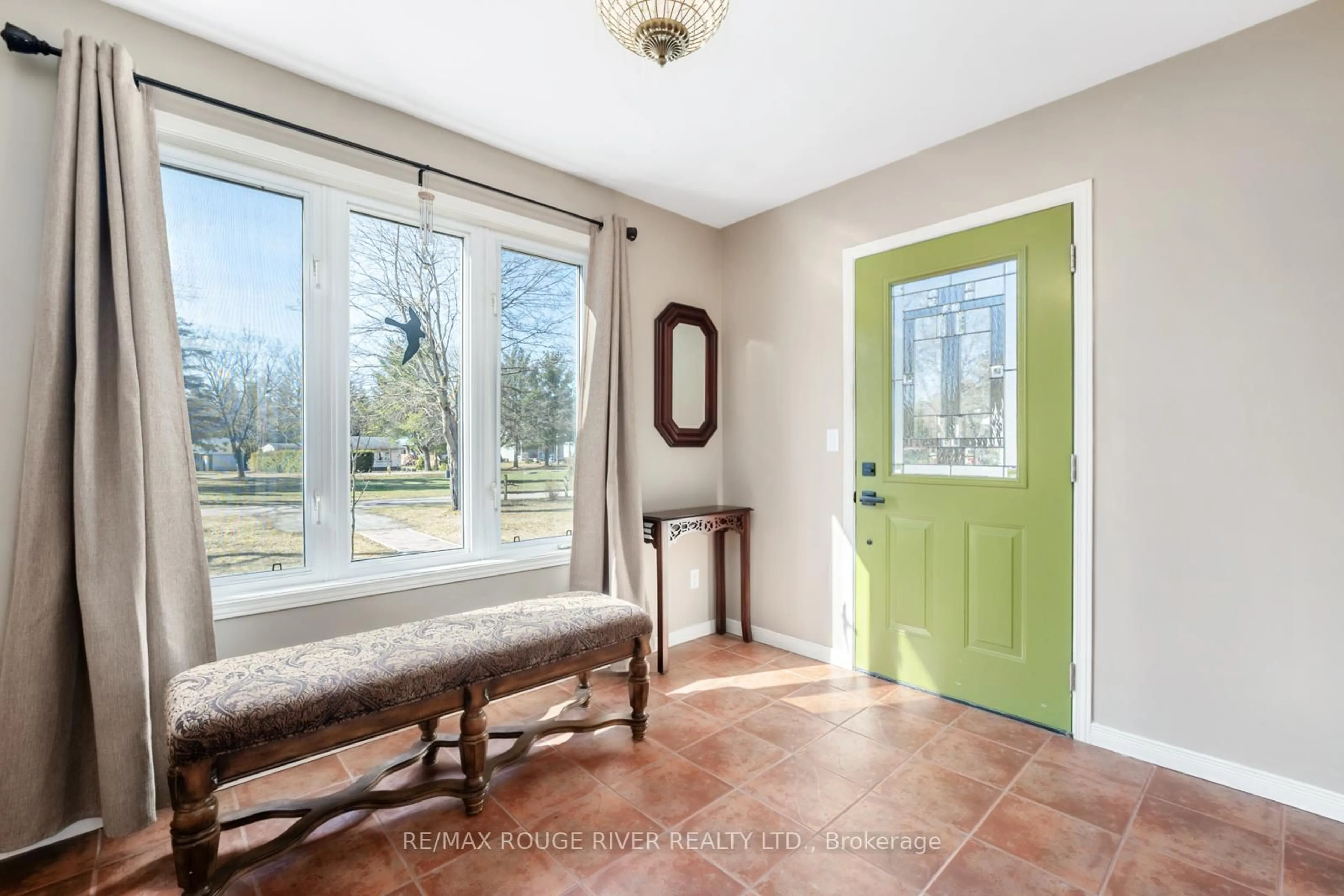 Indoor entryway for 10126 Longsault Rd #14, Clarington Ontario L0B 1J0