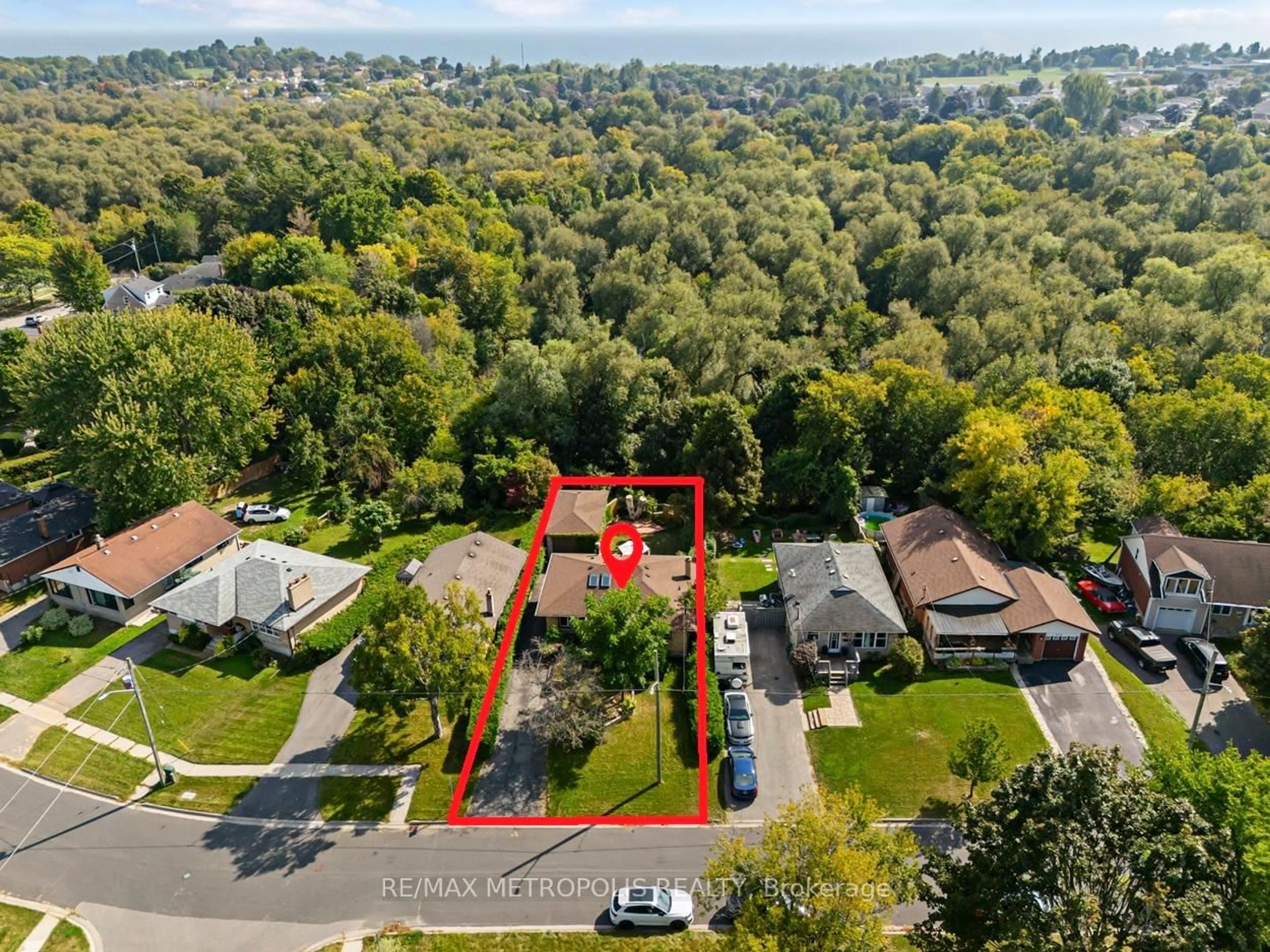 A pic from outside/outdoor area/front of a property/back of a property/a pic from drone, unknown for 201 Southlawn Ave, Oshawa Ontario L1H 3Y5