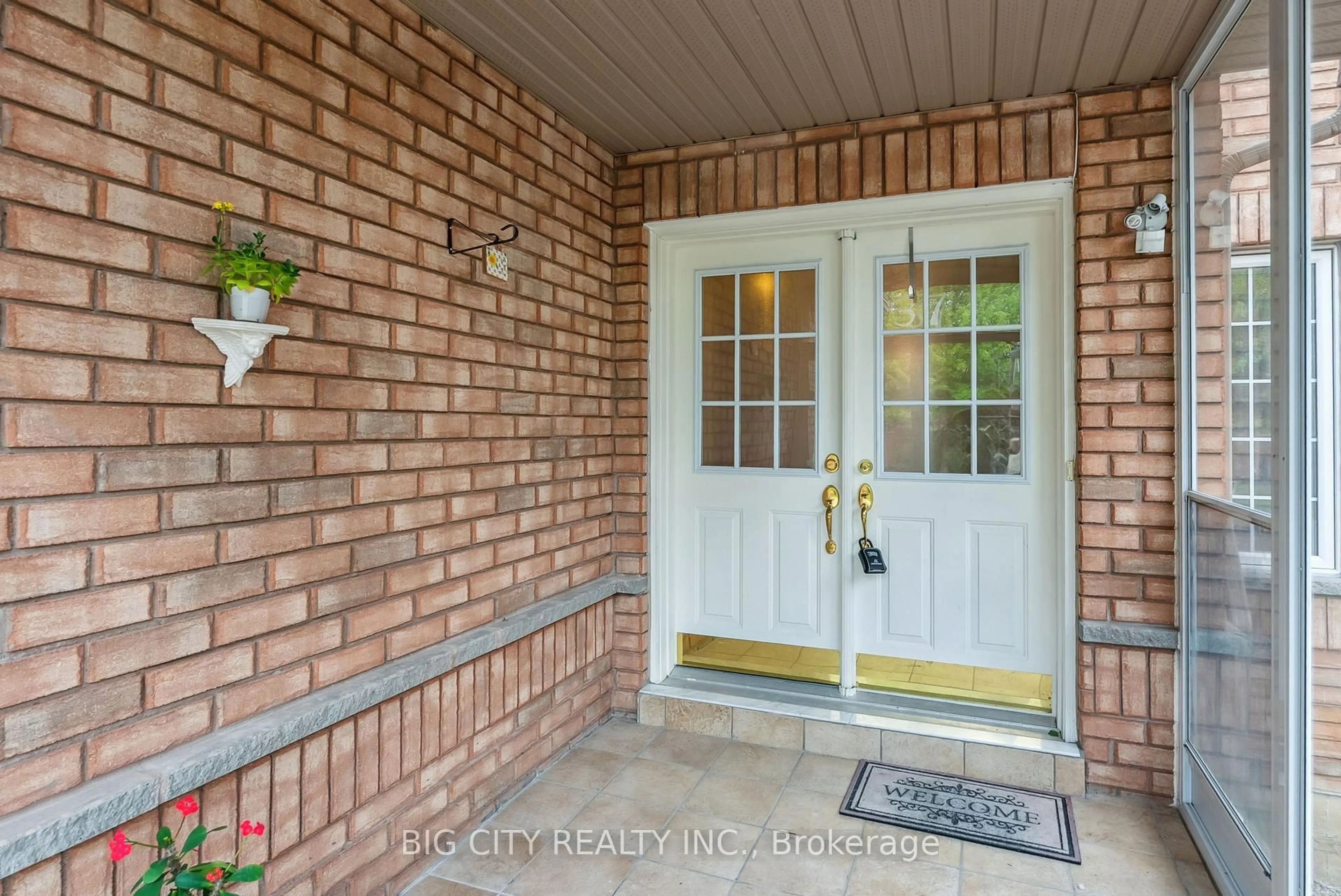 Indoor entryway for 37 Castleford Dr, Toronto Ontario M1T 3X4